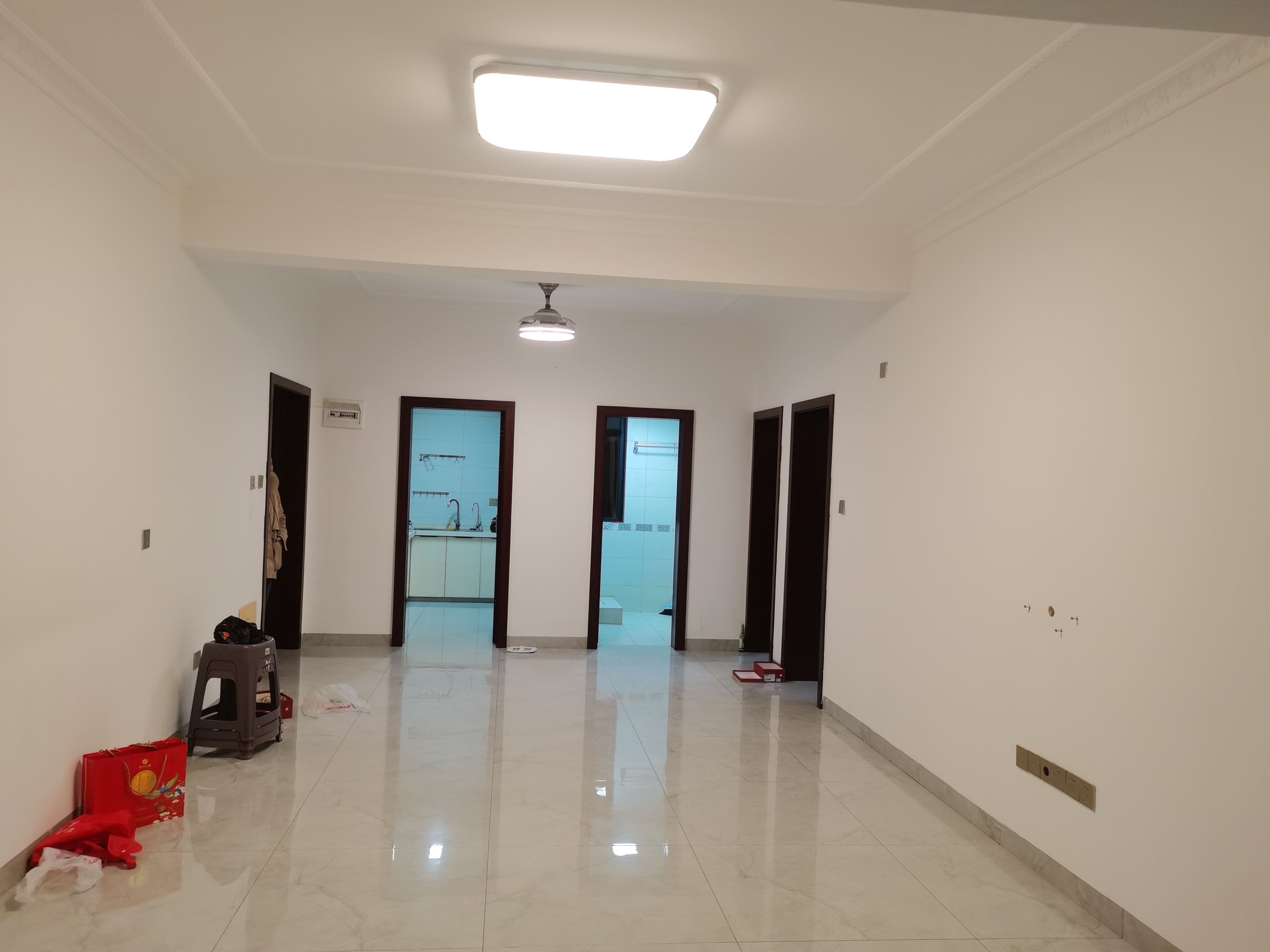 银泰财富广场 3室2厅1卫 60.0万 银泰财富广场 3室2厅1卫 60.0万室内图