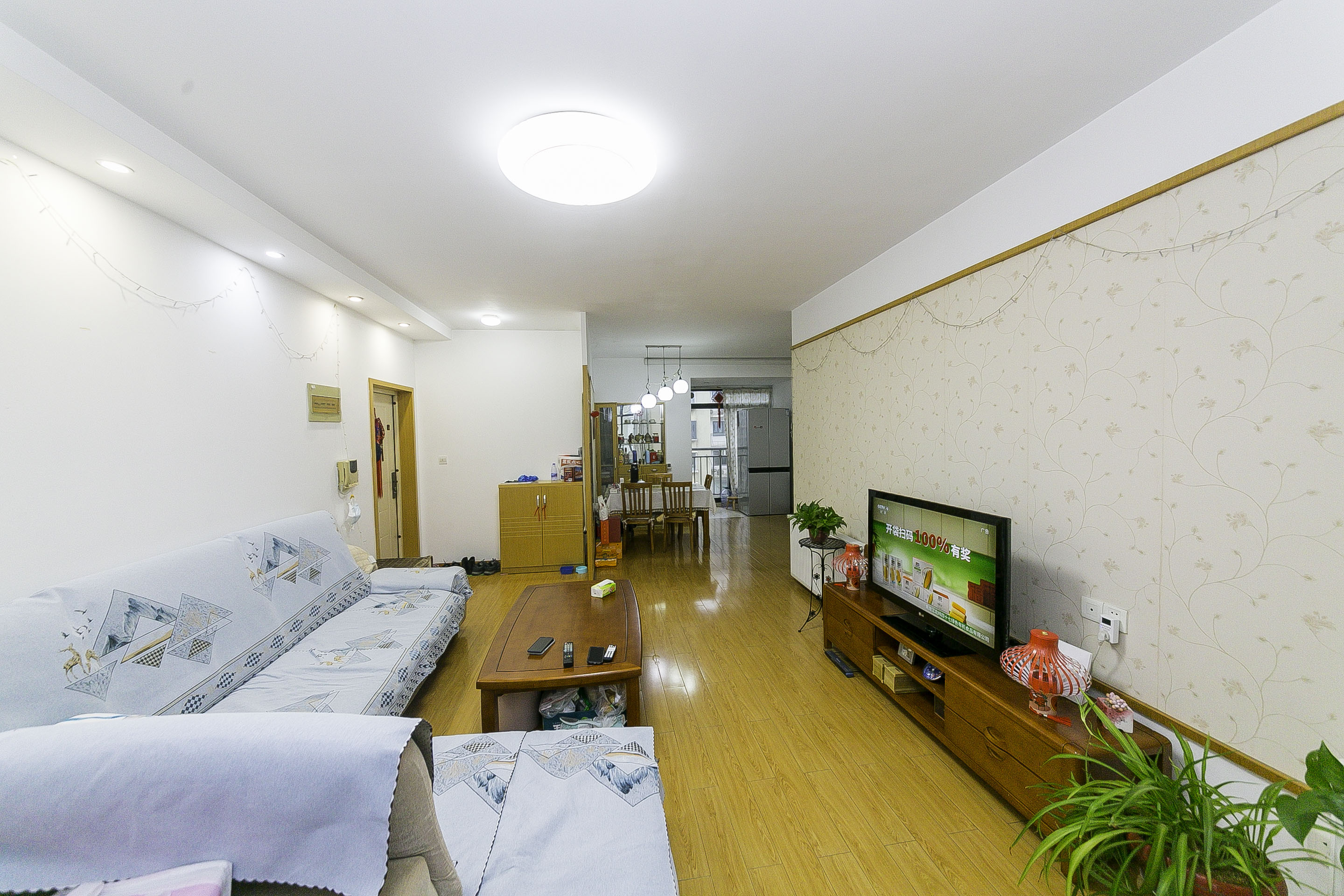 满庭芳小区  3室2厅1卫   121.00万客厅