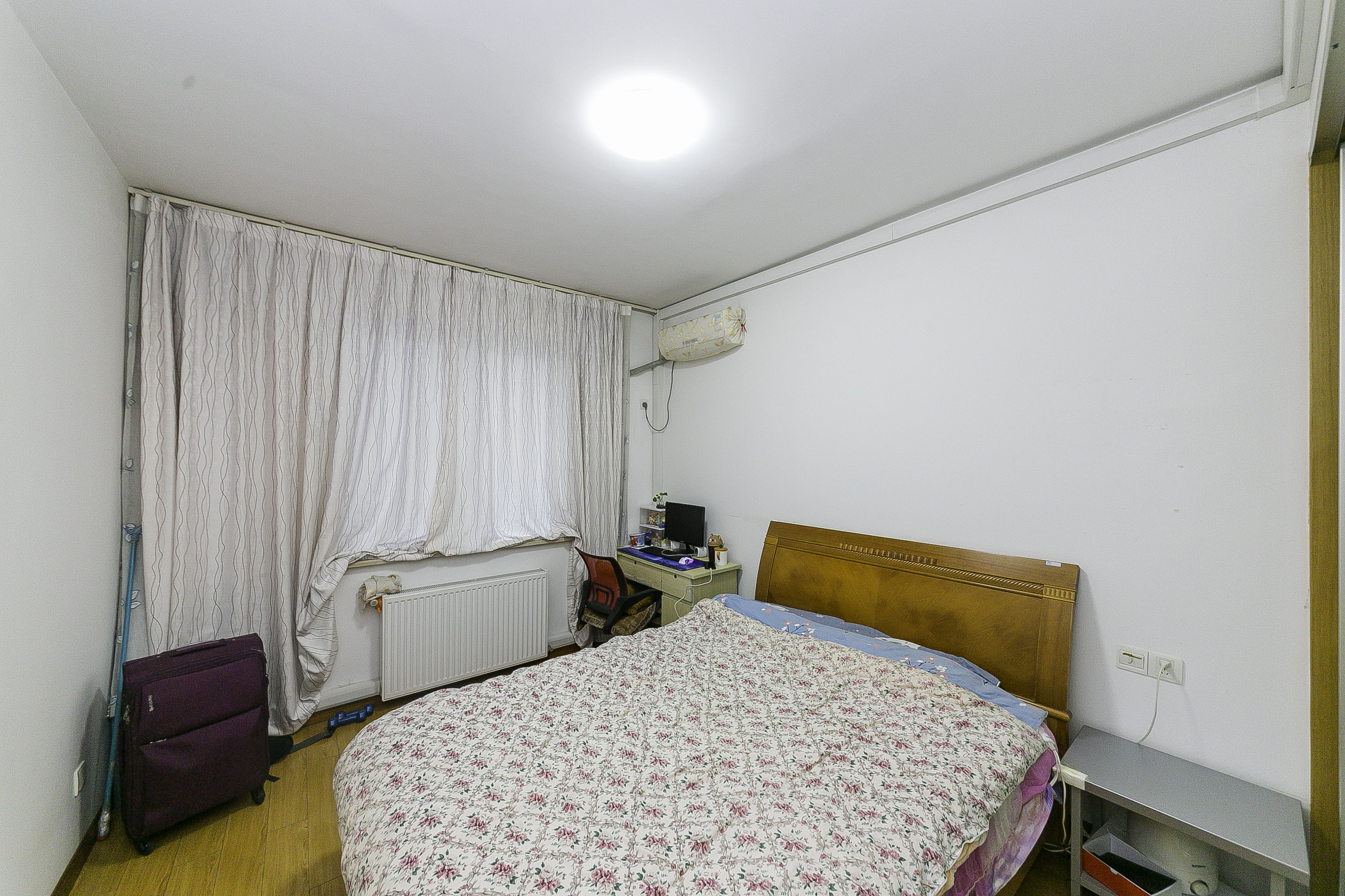 满庭芳小区  3室2厅1卫   121.00万卧室