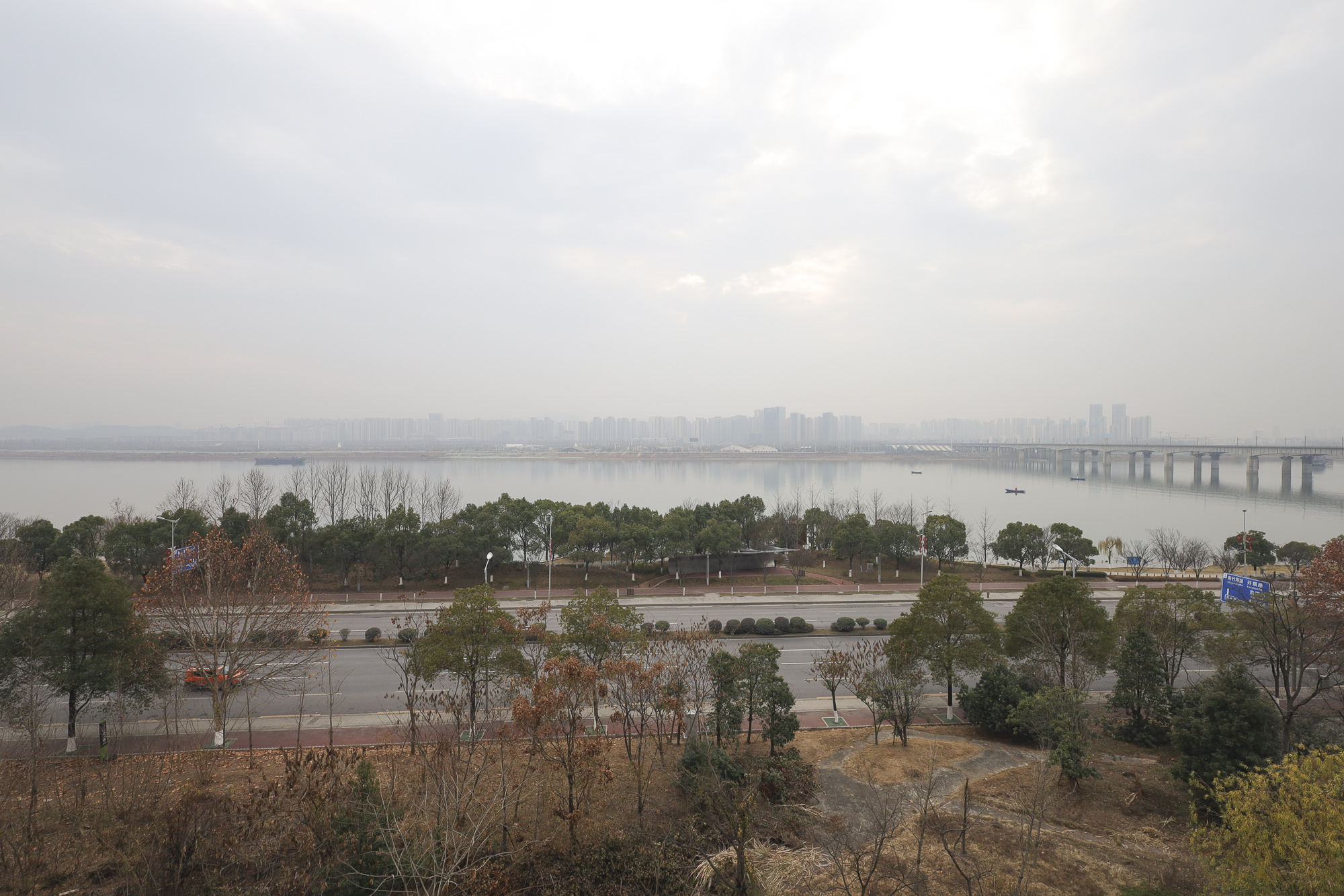 绿地海外滩一期  3室2厅2卫   180.00万其他