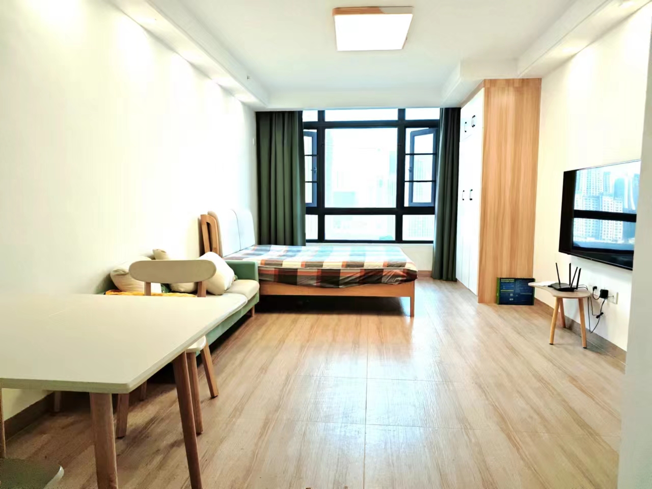 恒大滨河左岸  1室1厅1卫   1600.00元/月室内图1
