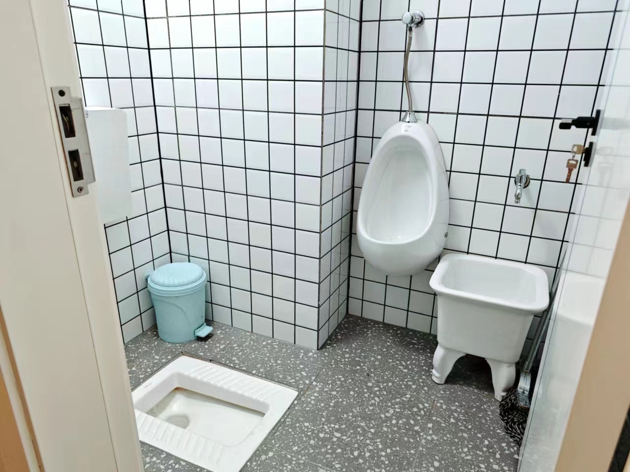恒大滨河左岸  1室1厅1卫   2200.00元/月室内图