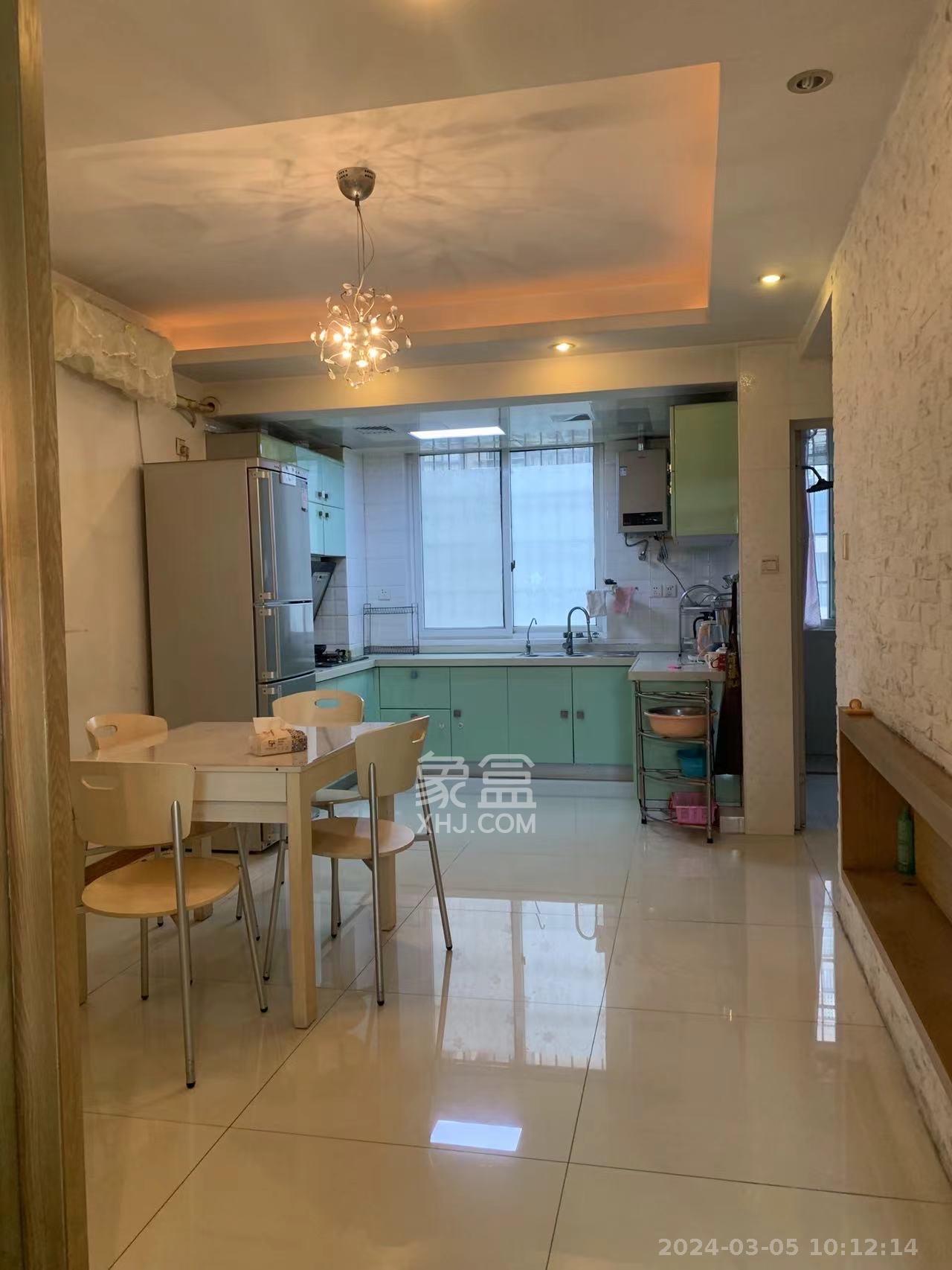 丽景新贵  4室2厅2卫   3200.00元/月室内图