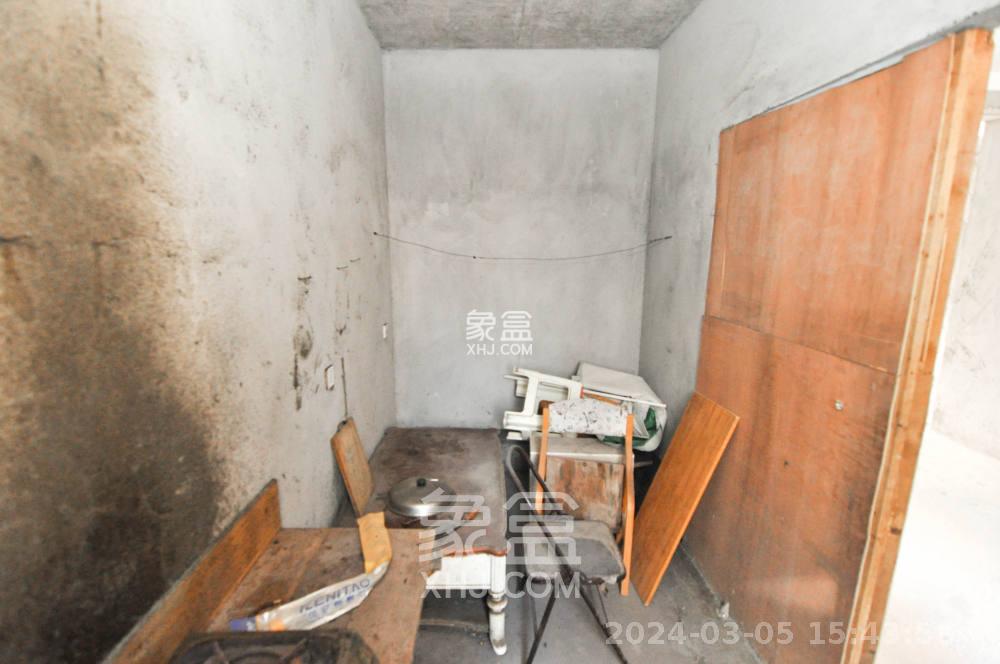 长房梅溪香山  4室2厅2卫   2200.00元/月室内图