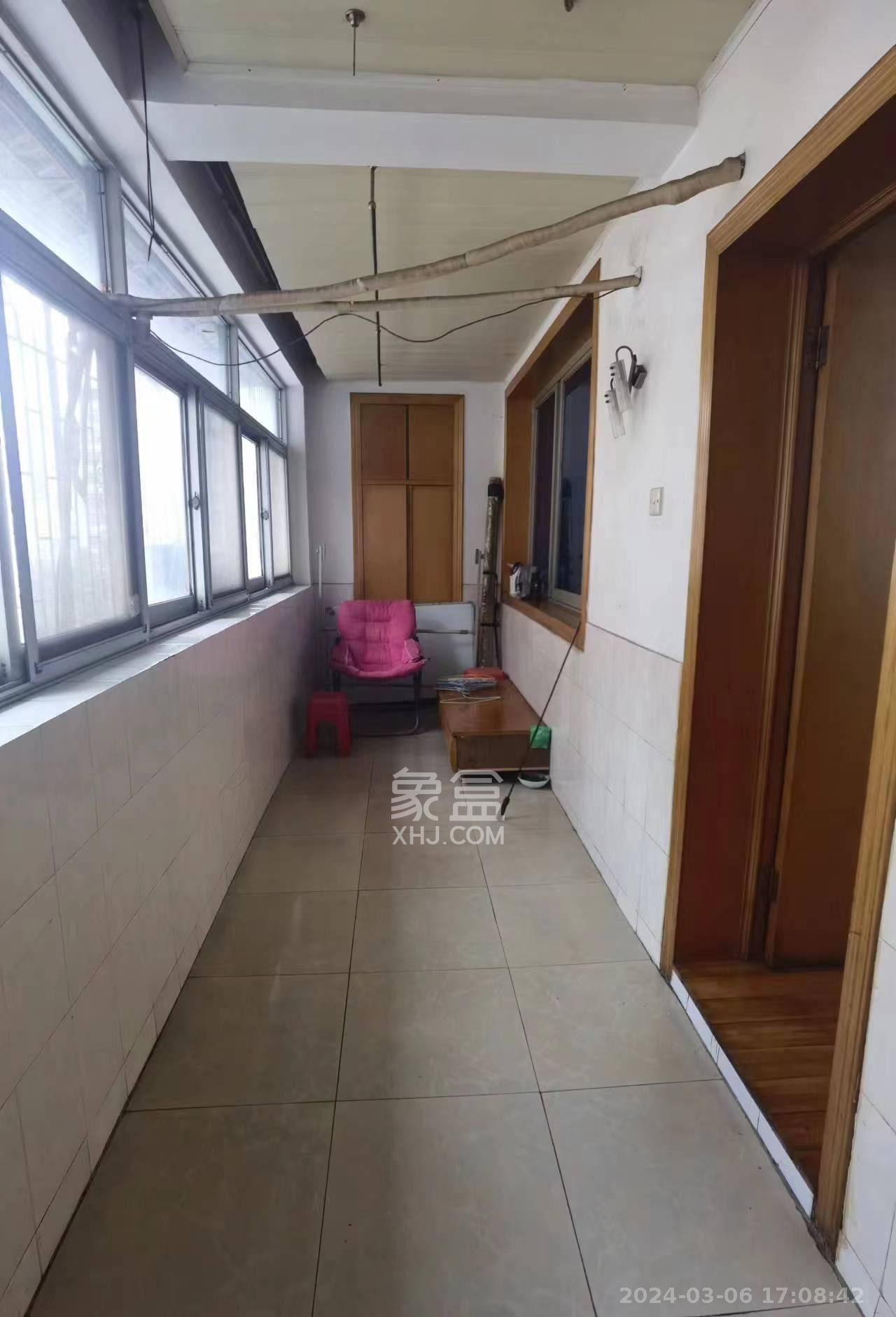 警校新村  3室2厅1卫   1800.00元/月室内图