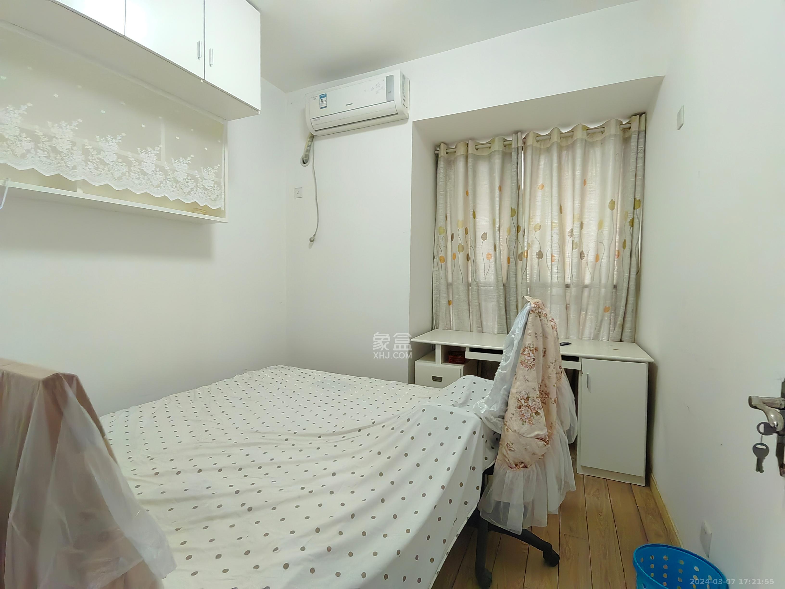 勤诚达新界  4室2厅2卫   2100.00元/月室内图
