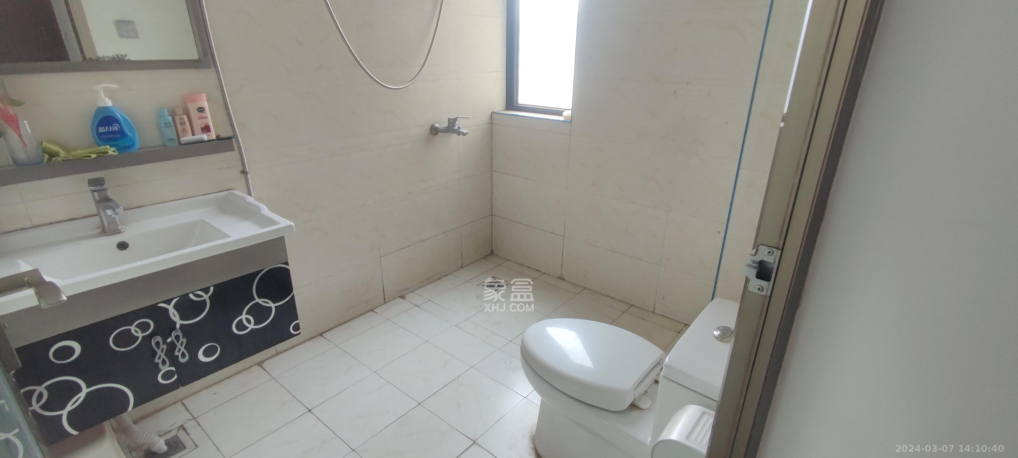 中建麓山和苑  3室2厅2卫   2200.00元/月室内图
