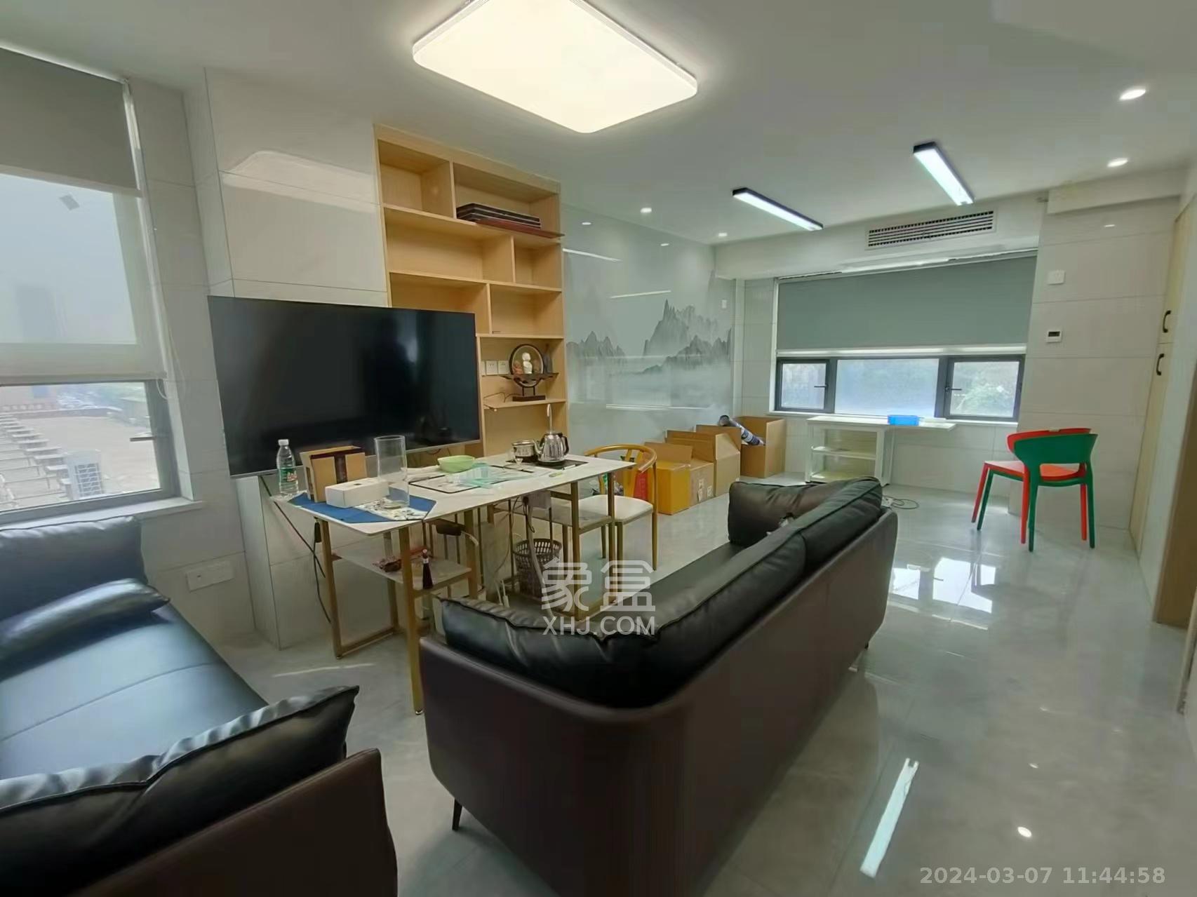 永宏万家里  5室3厅3卫   8800.00元/月室内图1