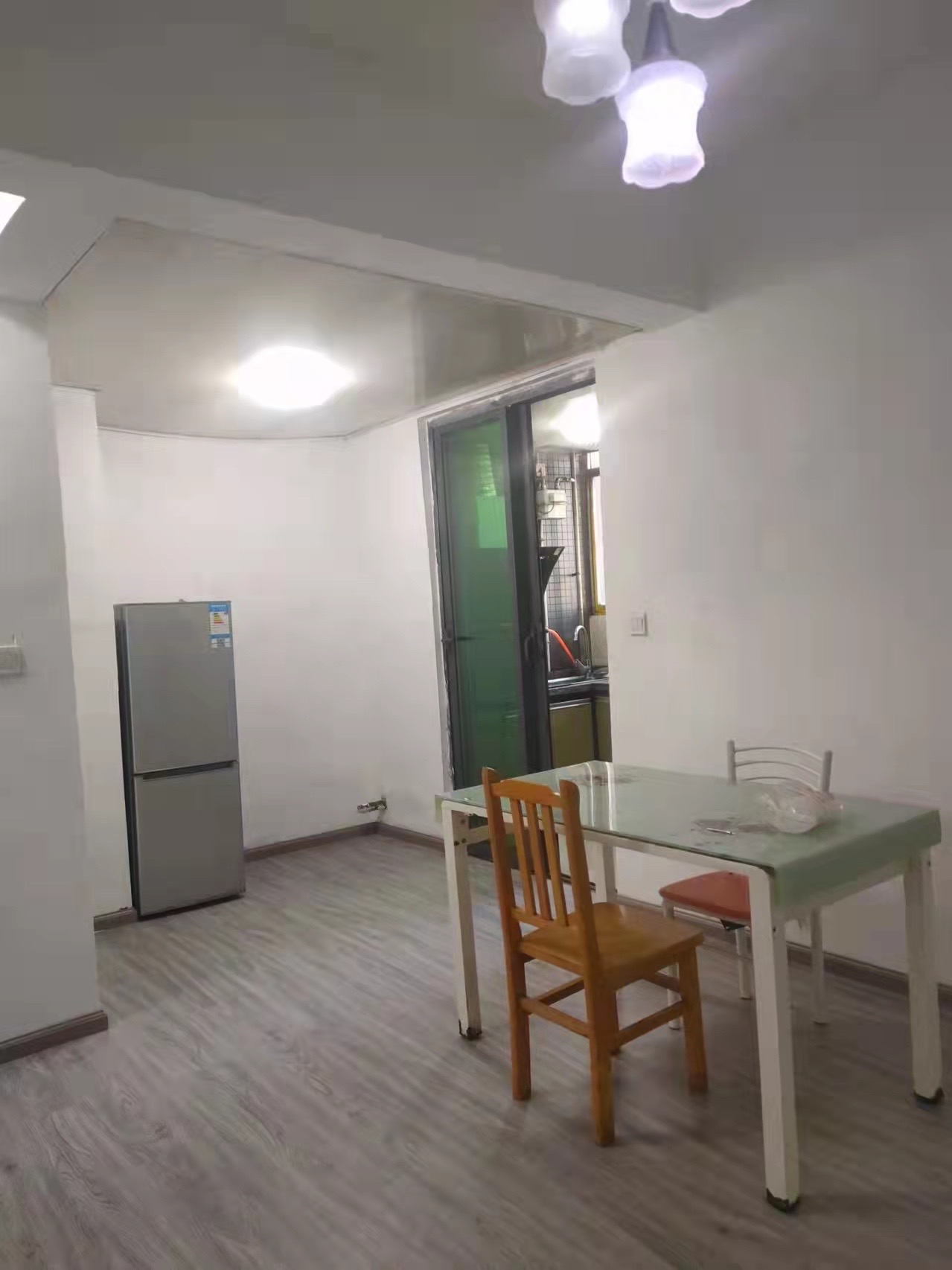 中天会展城A区  0室0厅0卫   2000.00元/月室内图1