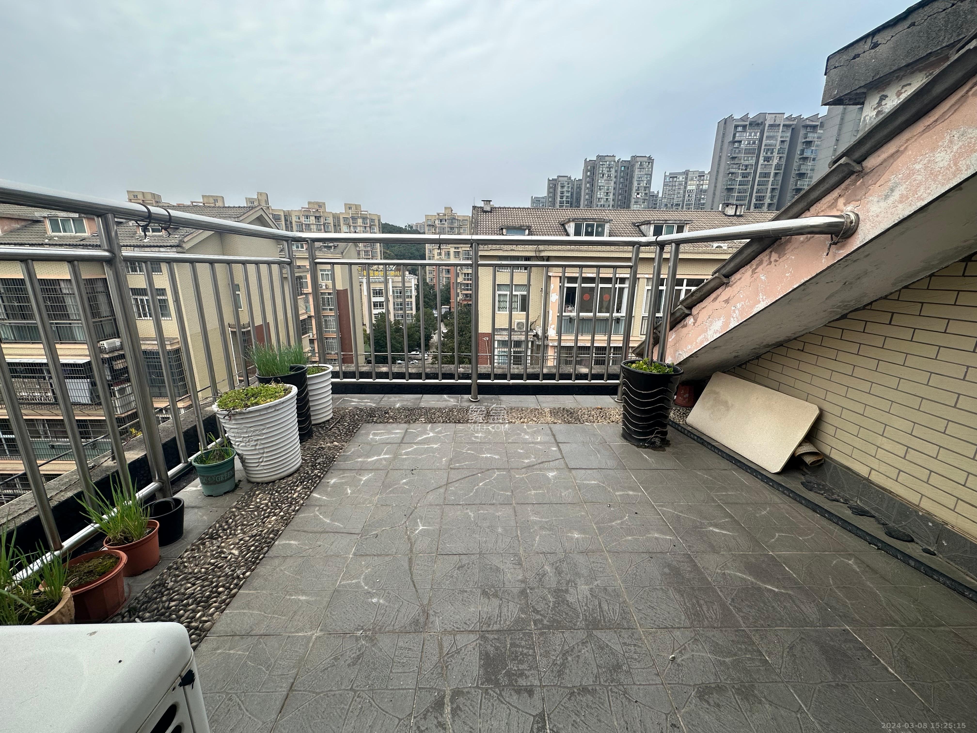 鄱阳小区  5室2厅1卫   2000.00元/月室内图