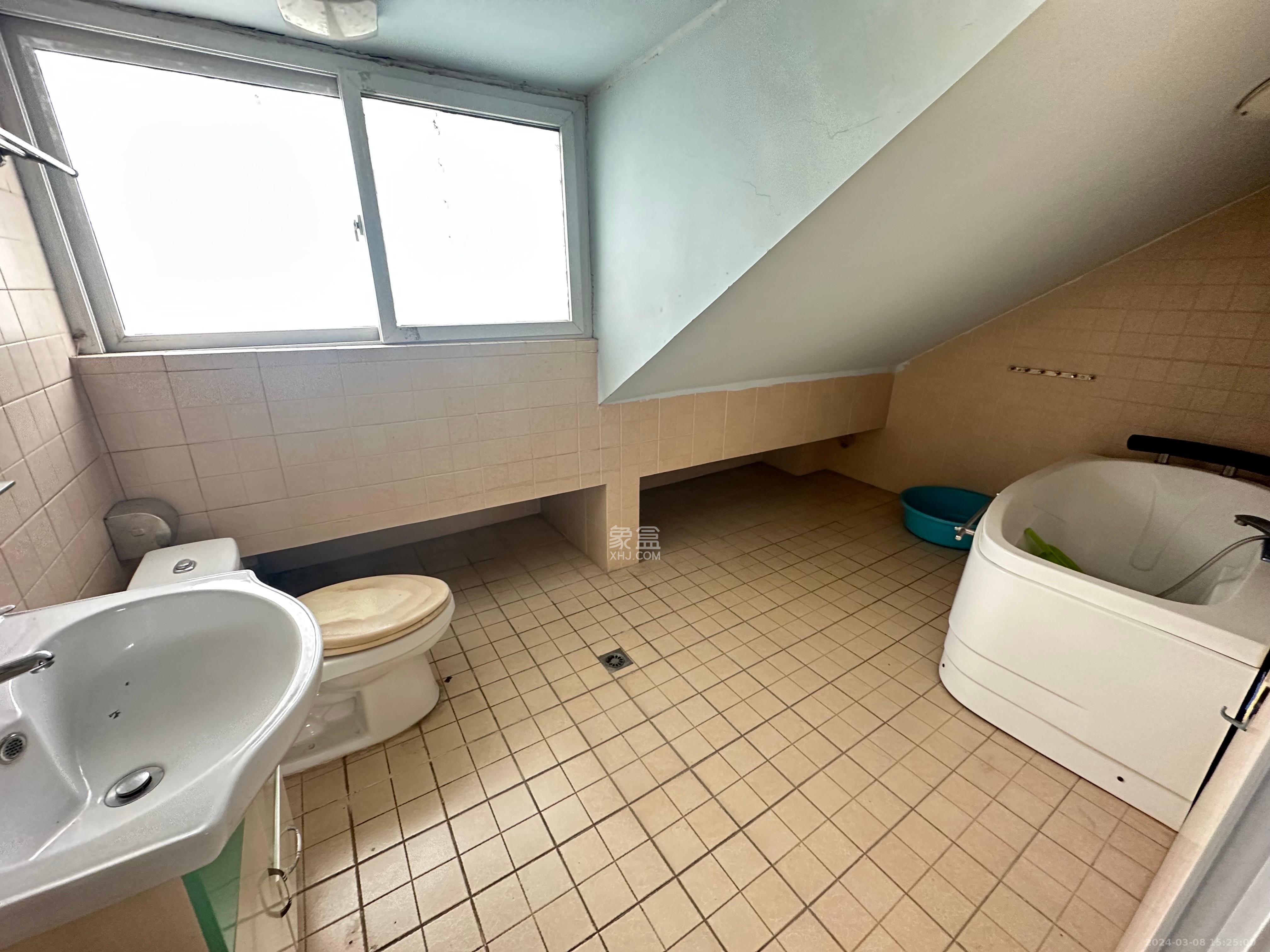 鄱阳小区  5室2厅1卫   2000.00元/月室内图
