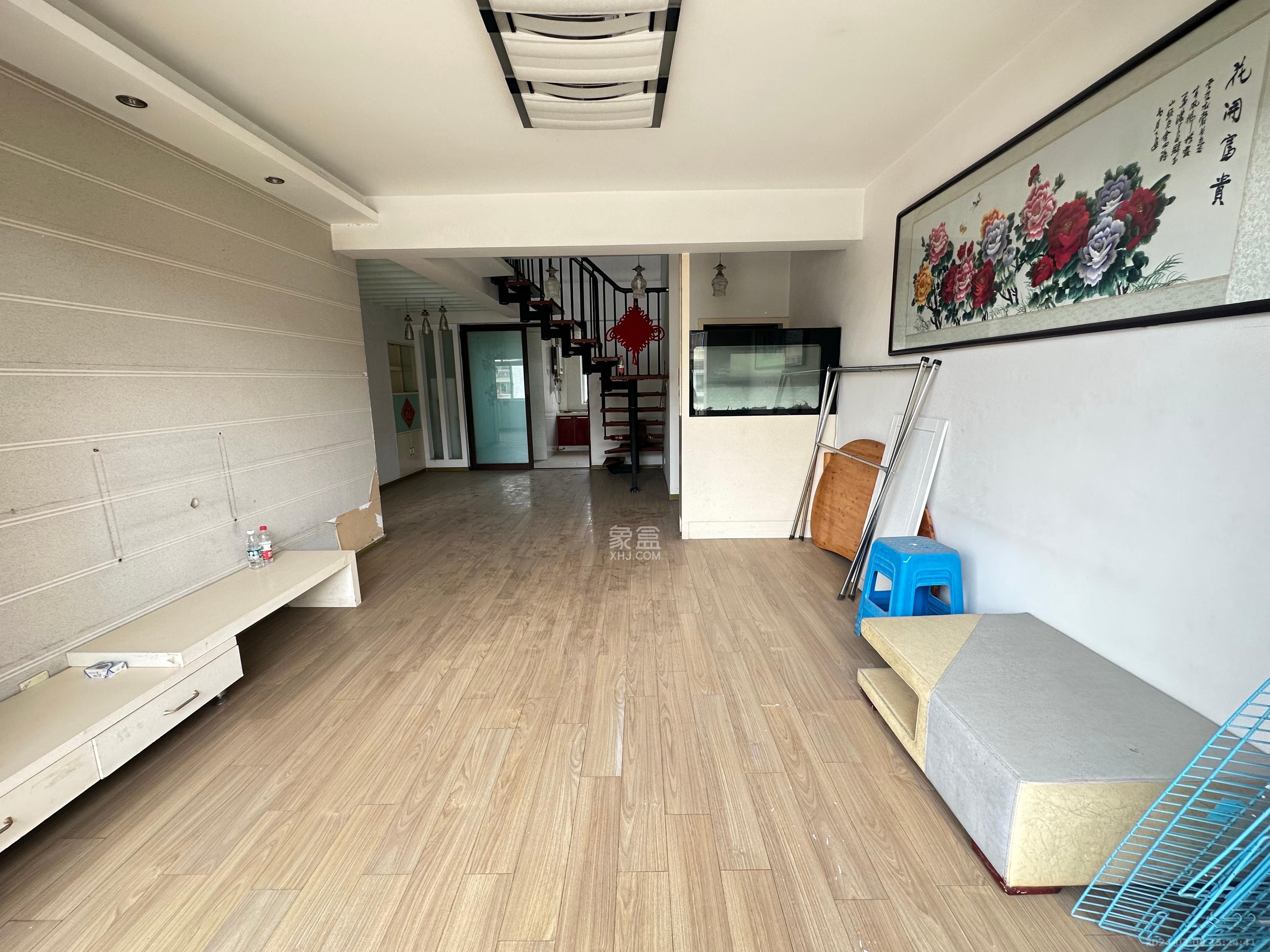 鄱阳小区  5室2厅1卫   2000.00元/月室内图