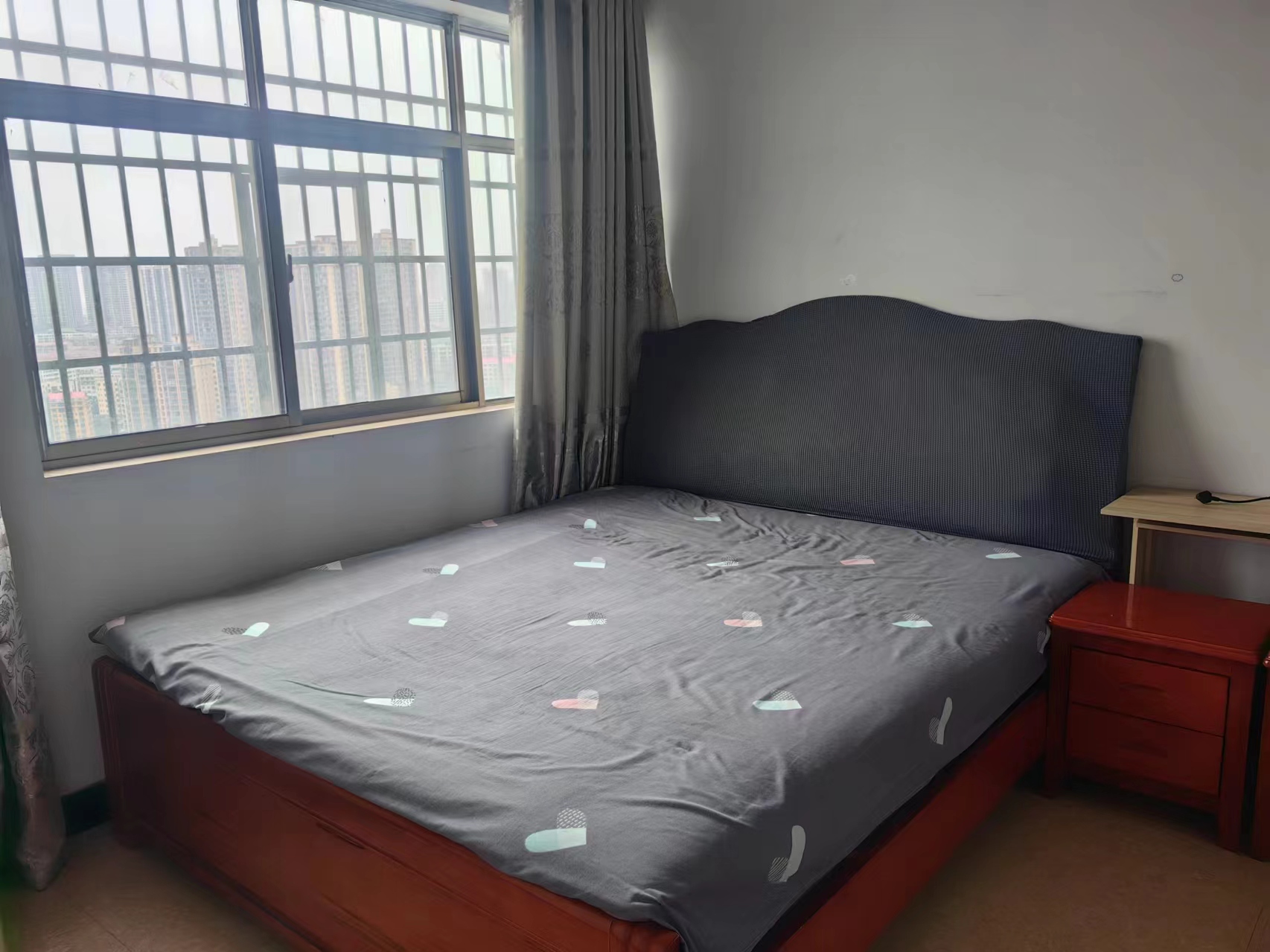 东方豪苑  1室1厅1卫   900.00元/月室内图1