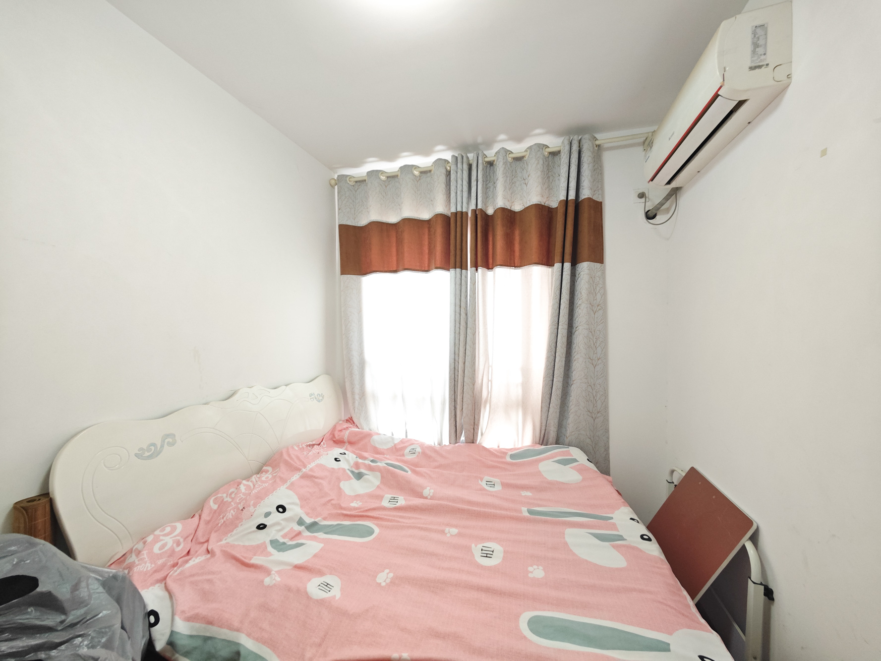 蓝光幸福满庭  4室2厅2卫   112.00万卧室