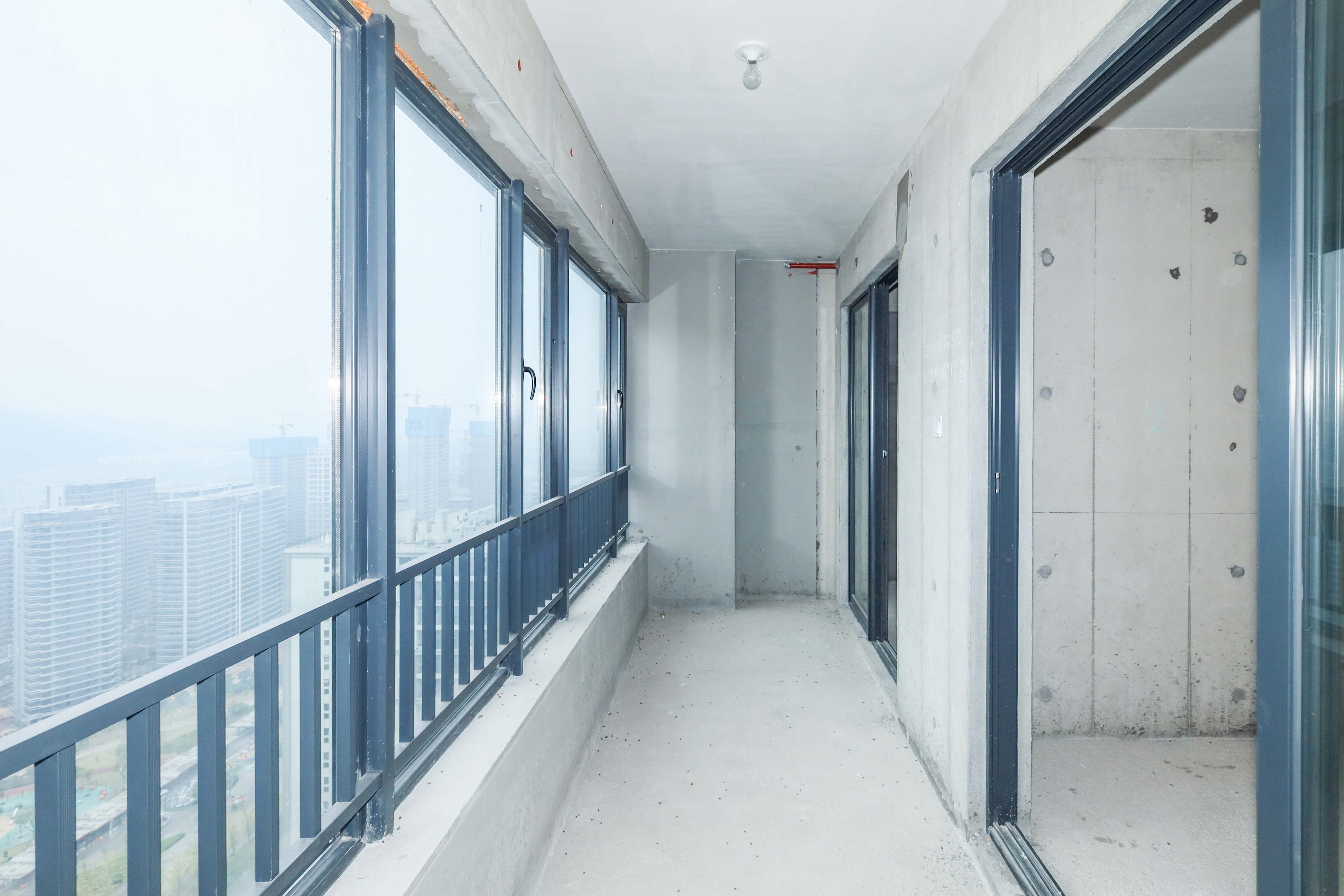 南山梅溪一方  4室2厅2卫   190.00万阳台