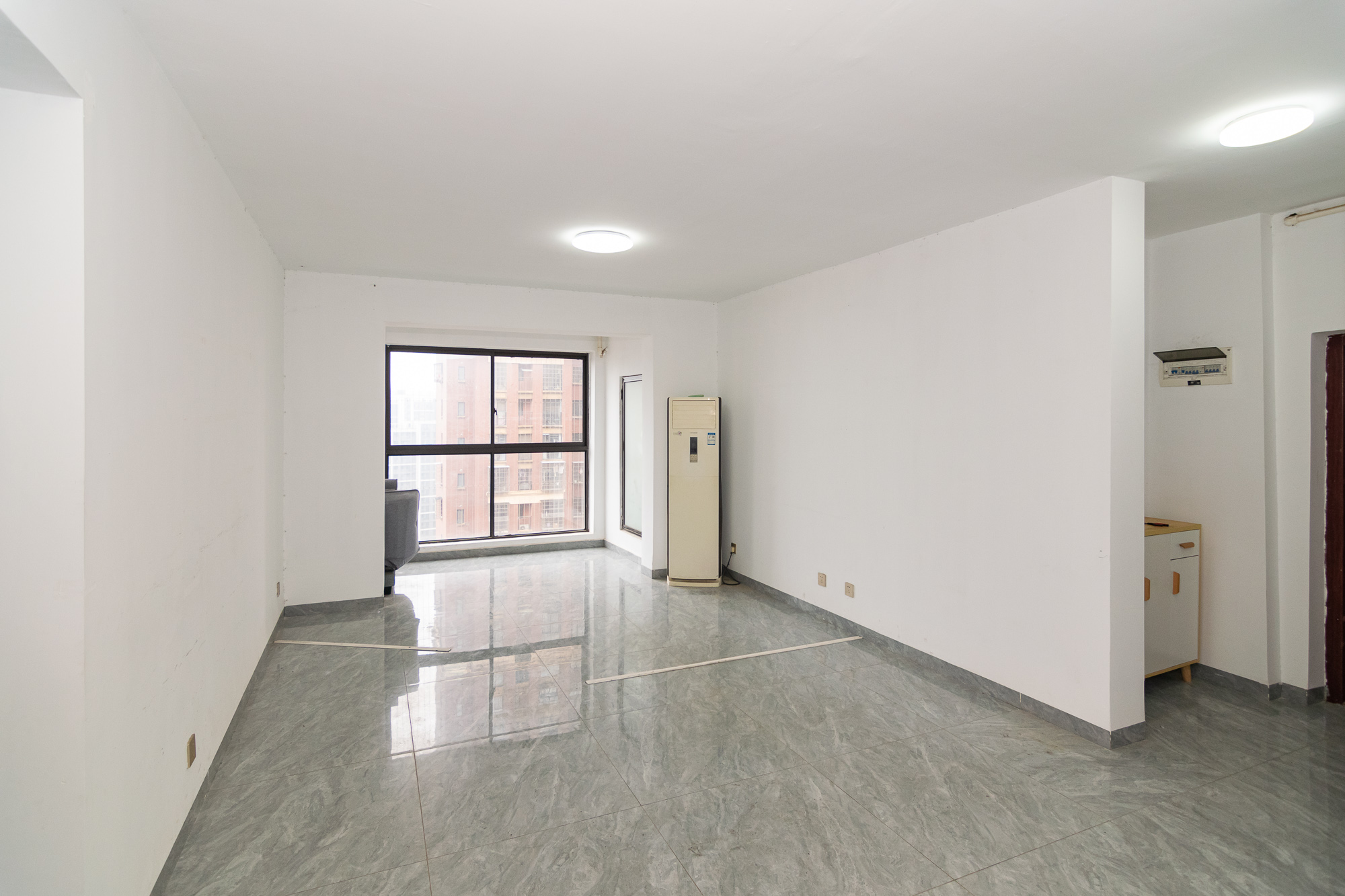 新城国际花都 3室2厅2卫 80.0万 新城国际花都 3室2厅2卫 80.0万客厅