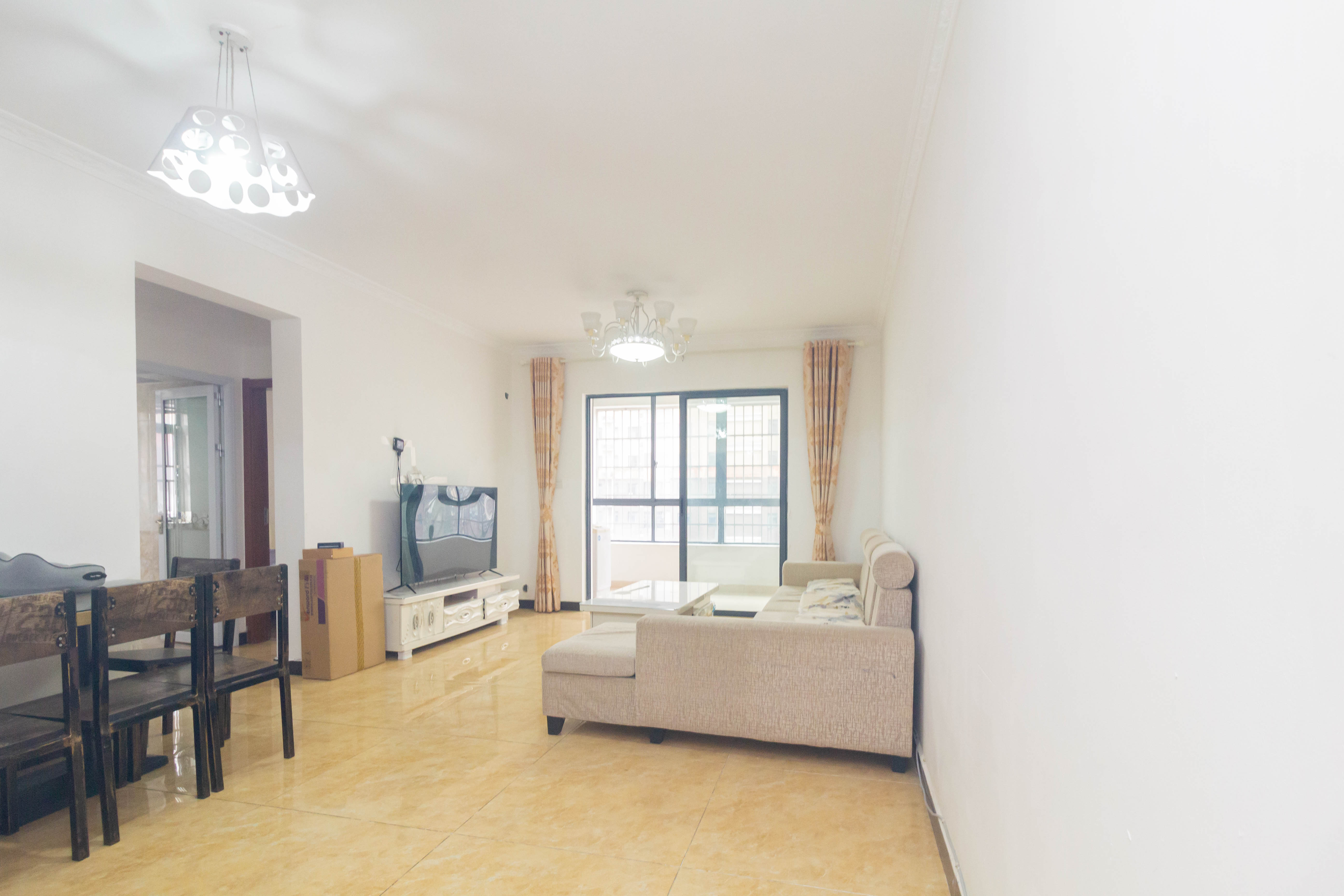 中国铁建国际城二期 3室2厅1卫 41.8万 中国铁建国际城二期 3室2厅1卫 41.8万客厅