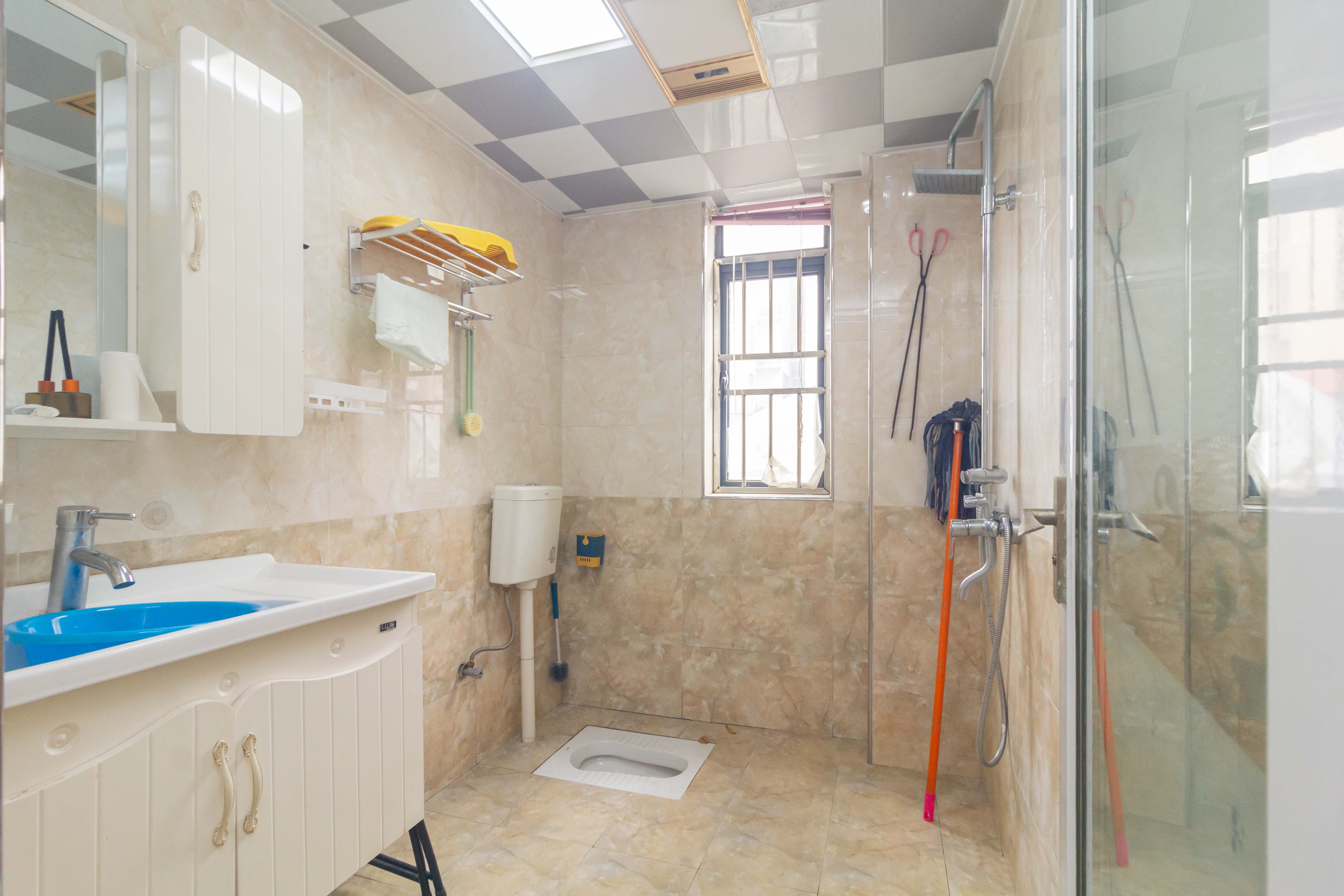 中国铁建国际城二期 3室2厅1卫 41.8万 中国铁建国际城二期 3室2厅1卫 41.8万卫生间