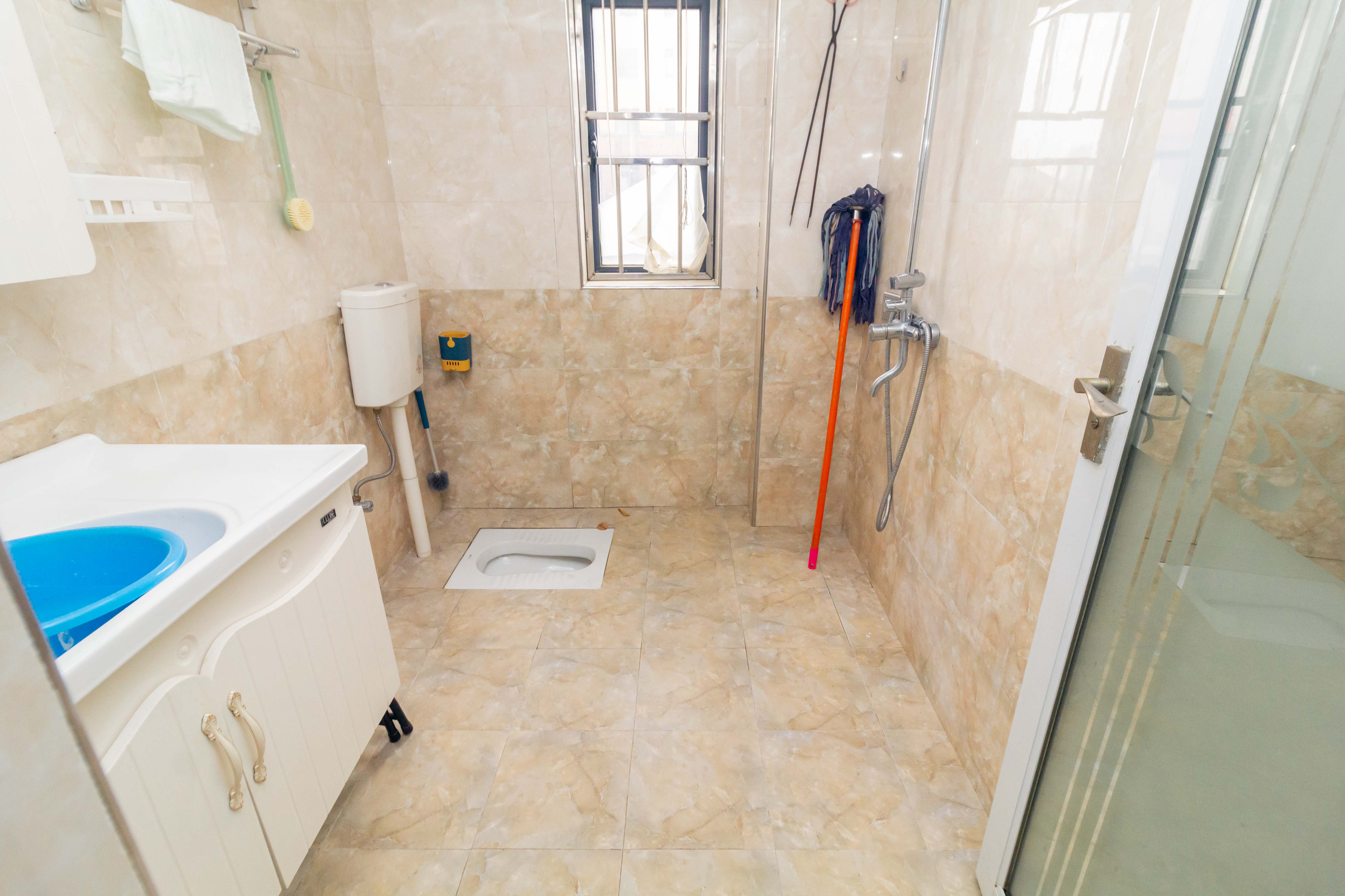 中国铁建国际城二期 3室2厅1卫 41.8万 中国铁建国际城二期 3室2厅1卫 41.8万卫生间