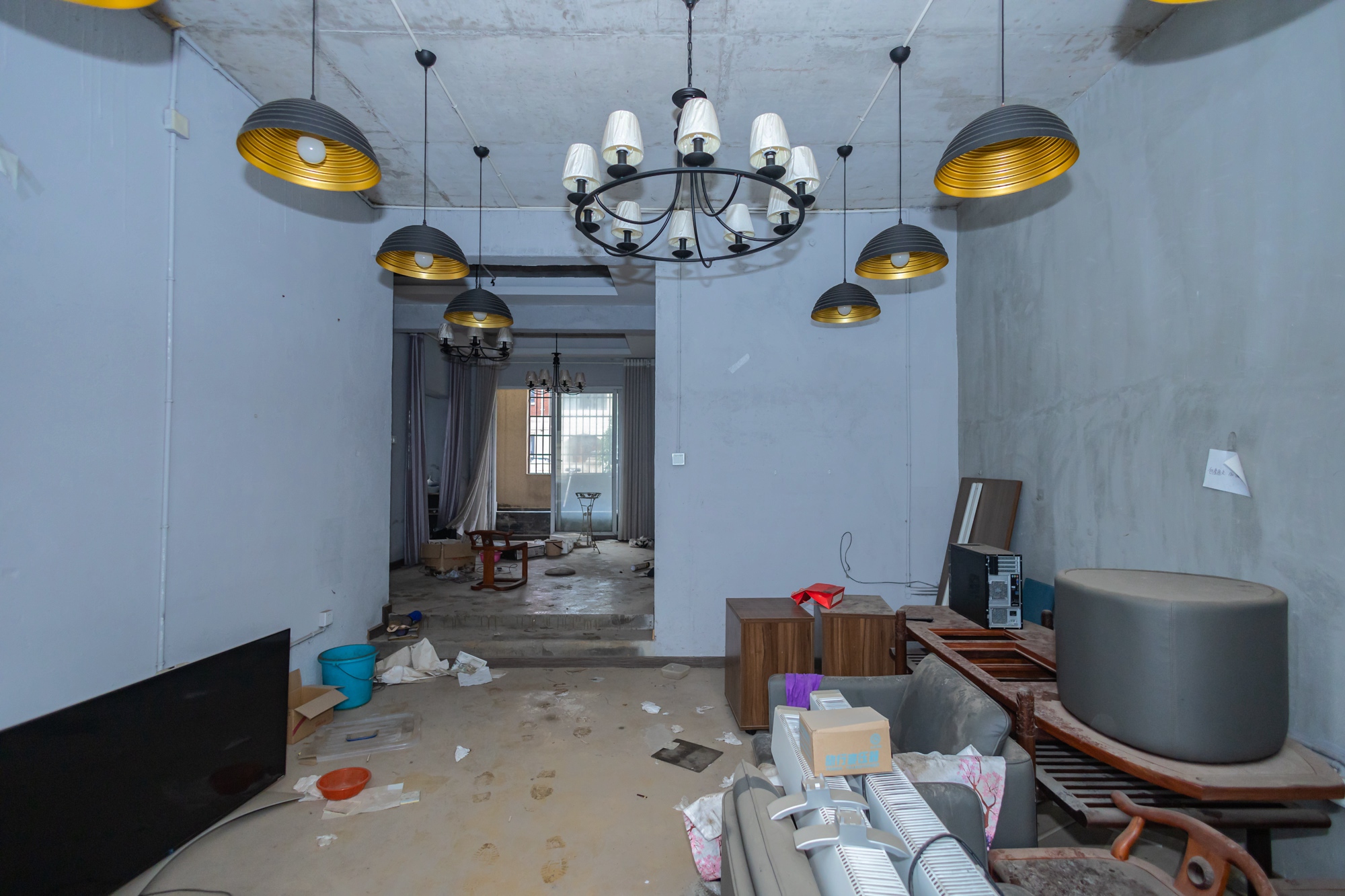 保利香槟国际  5室2厅1卫    306.0万 保利香槟国际  5室2厅1卫    306.0万客厅