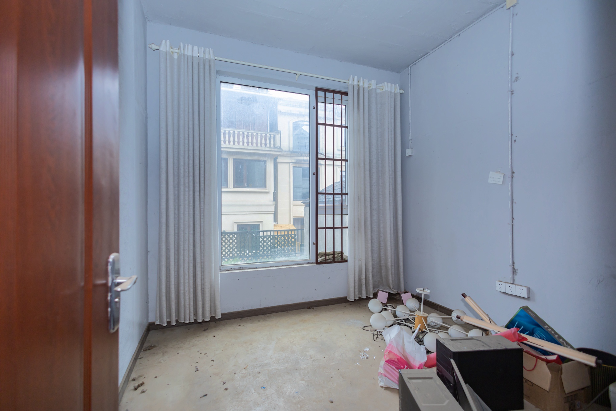 保利香槟国际  5室2厅1卫    306.0万 保利香槟国际  5室2厅1卫    306.0万卧室