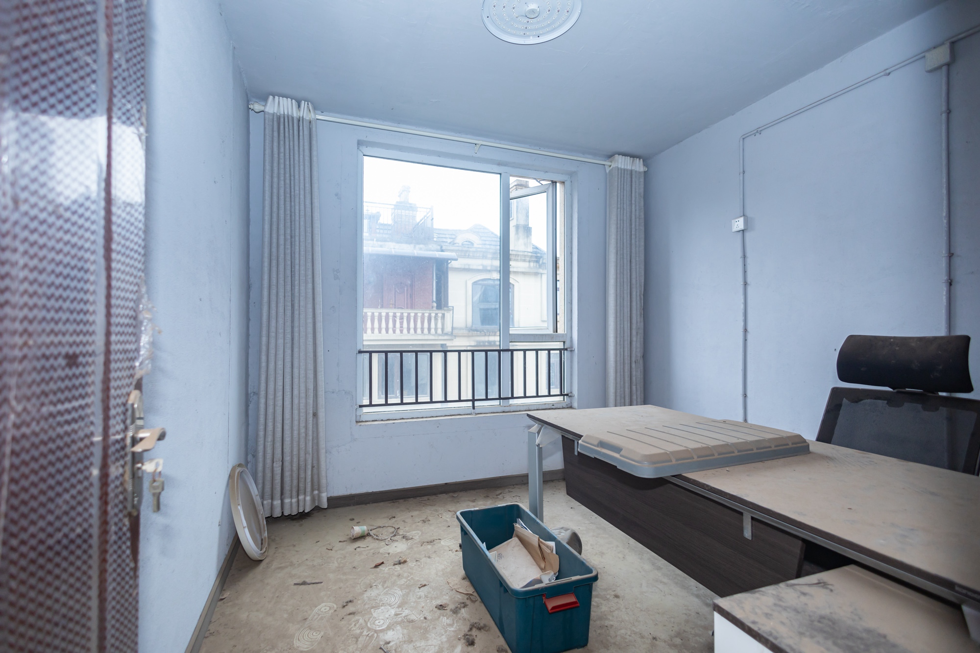 保利香槟国际  5室2厅1卫    306.0万 保利香槟国际  5室2厅1卫    306.0万卧室