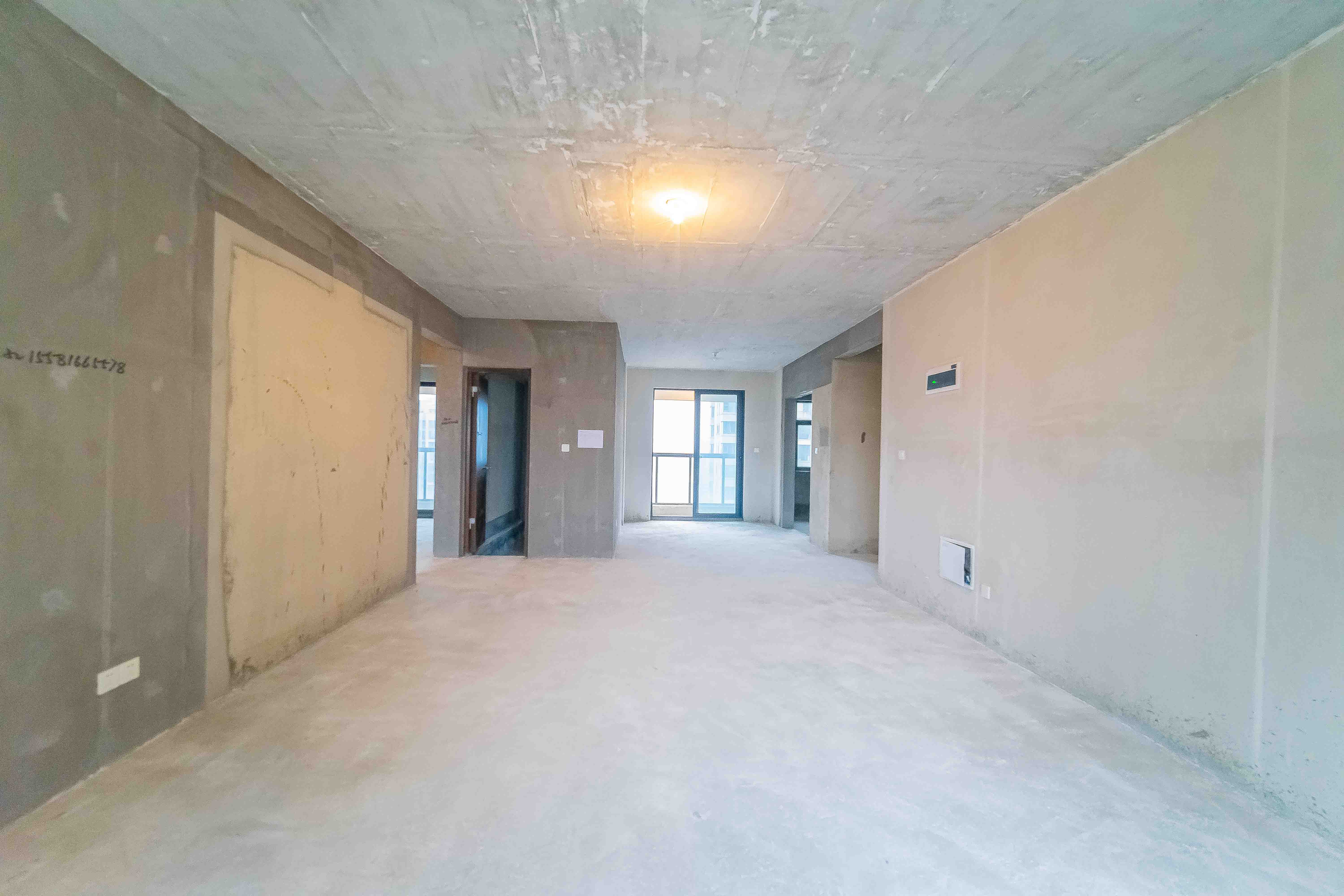 长房东旭国际 5室2厅2卫 240.0万 长房东旭国际 5室2厅2卫 240.0万客厅