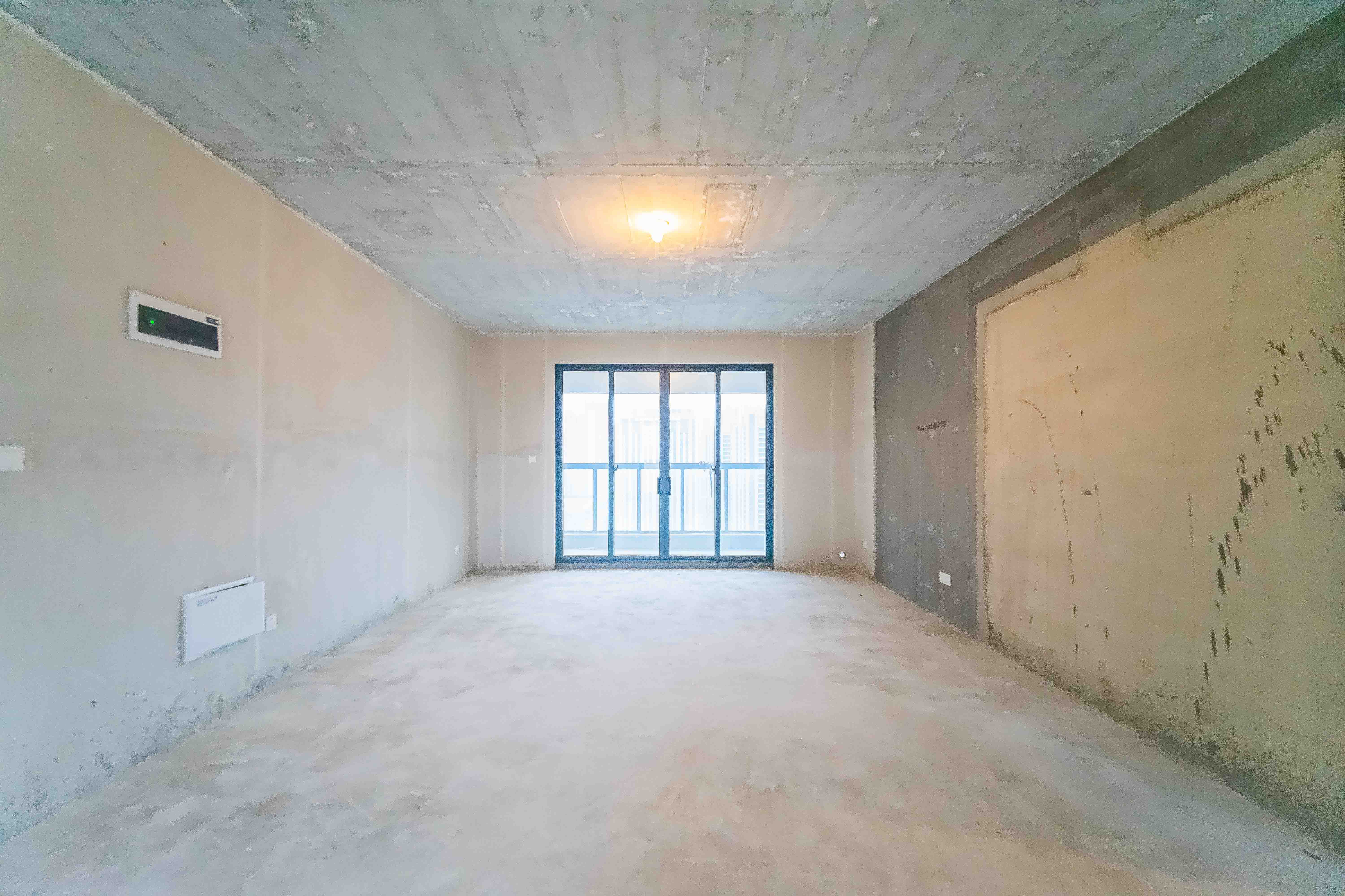 长房东旭国际  5室2厅2卫    240.0万客厅