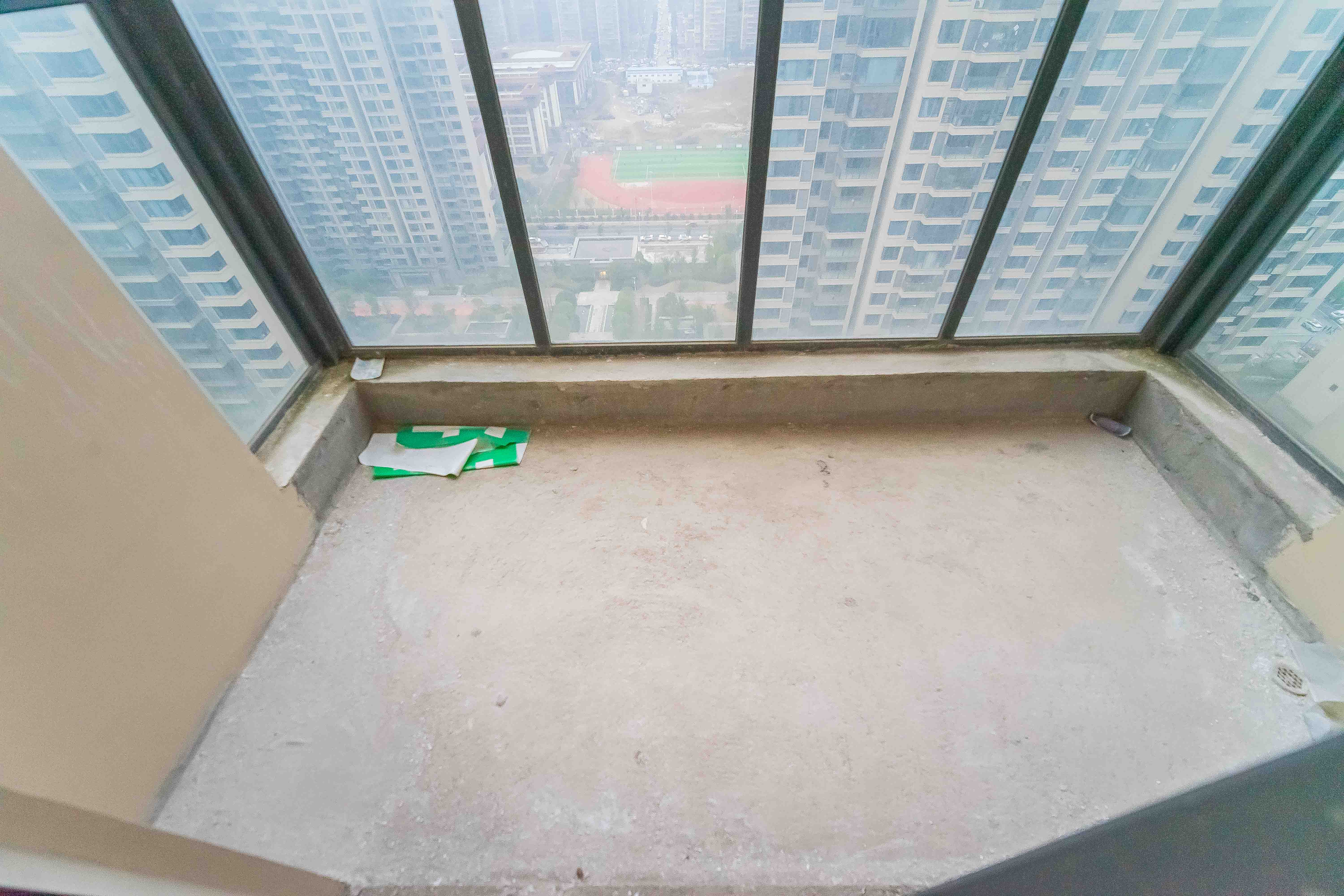 长房东旭国际  5室2厅2卫    240.0万其他