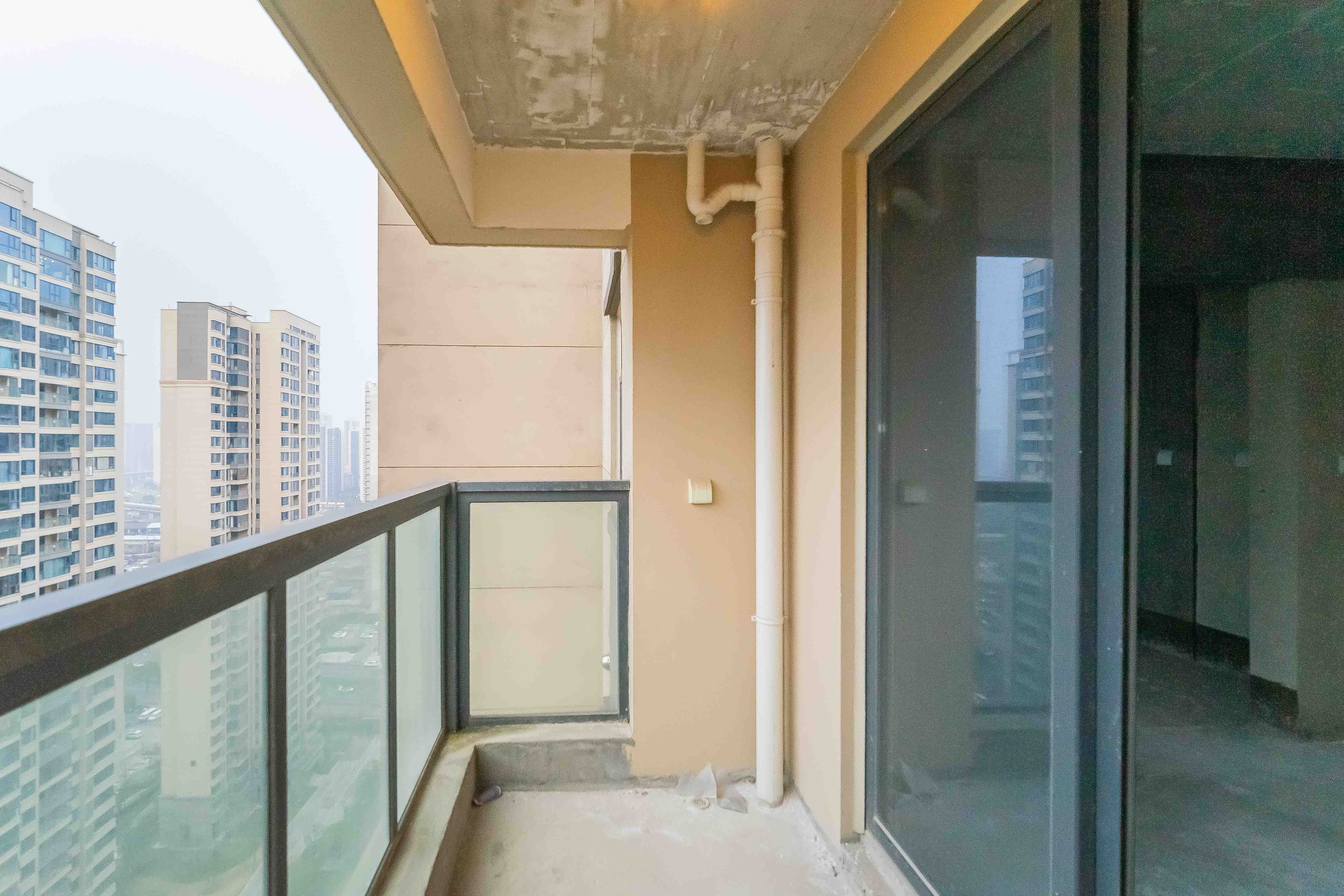 长房东旭国际  5室2厅2卫    240.0万其他