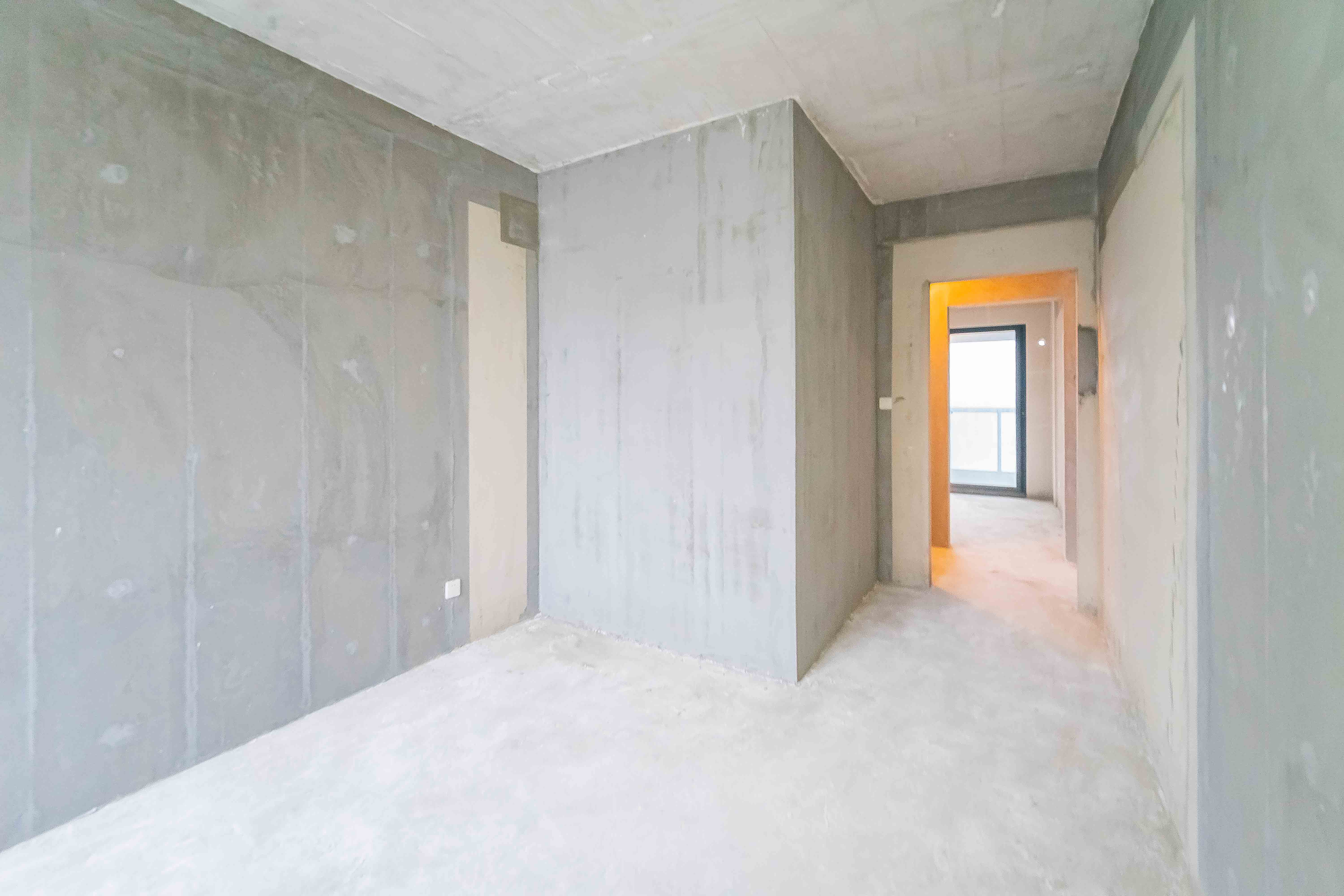 长房东旭国际  5室2厅2卫    240.0万其他