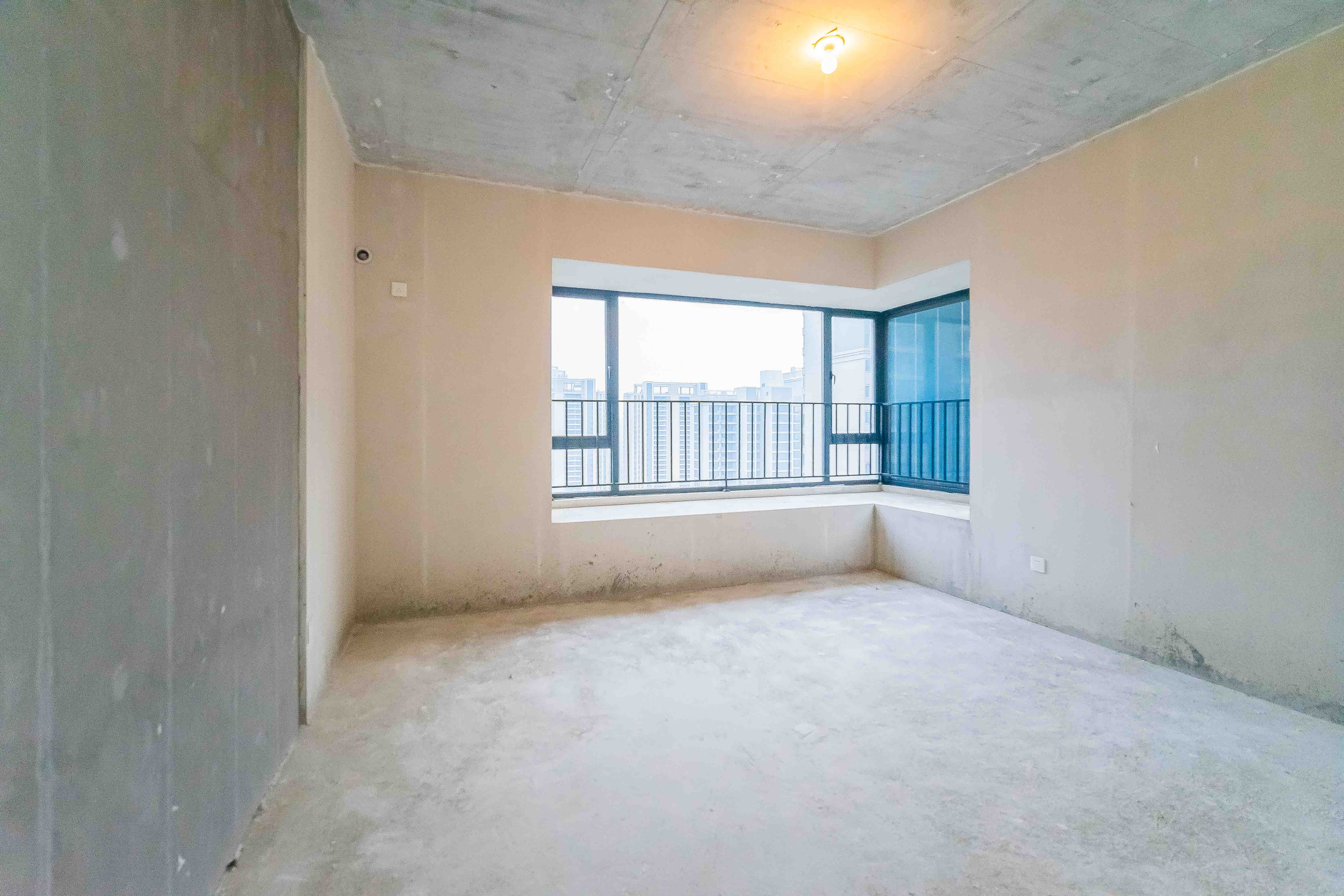 长房东旭国际  5室2厅2卫    240.0万其他