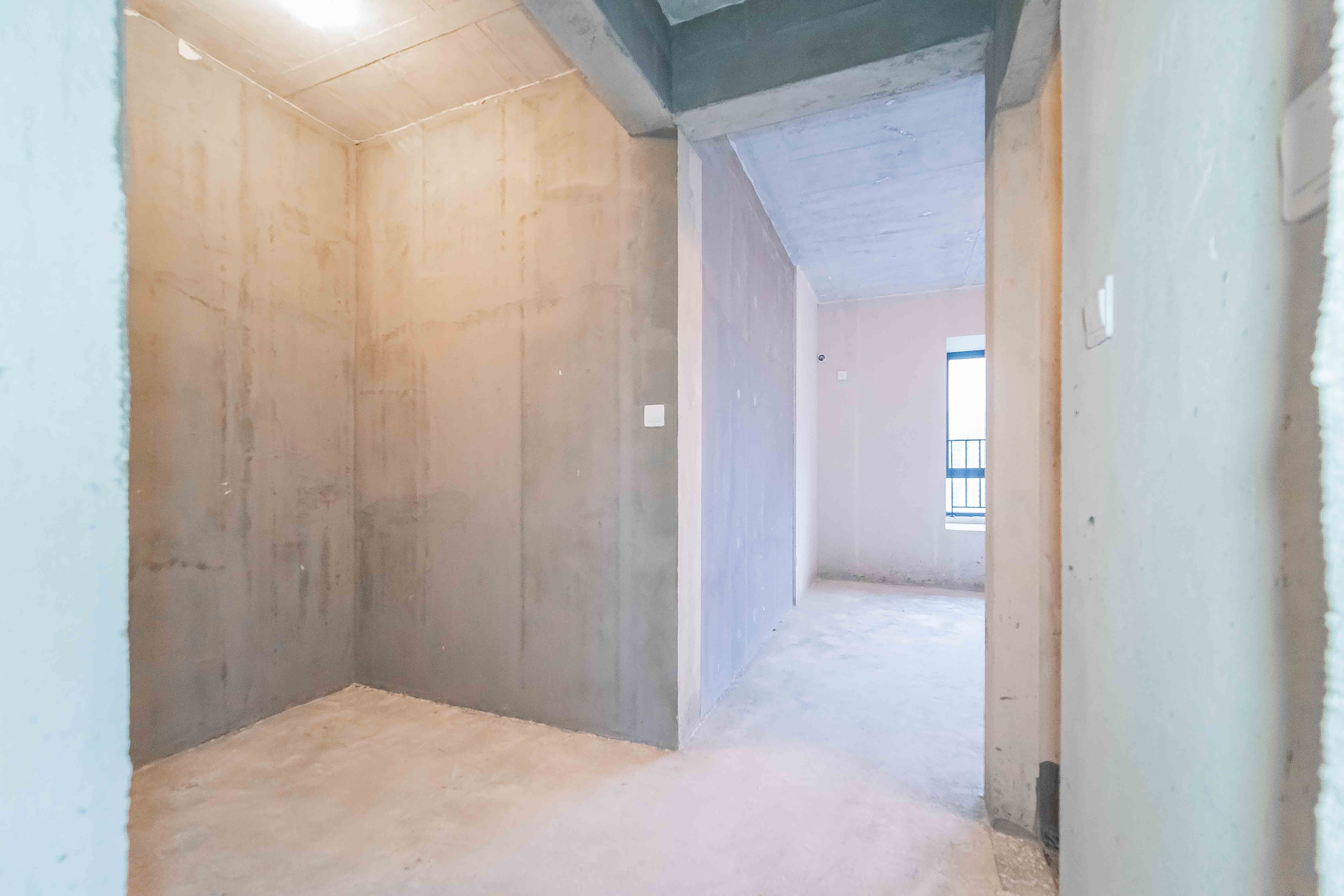 长房东旭国际  5室2厅2卫    240.0万其他