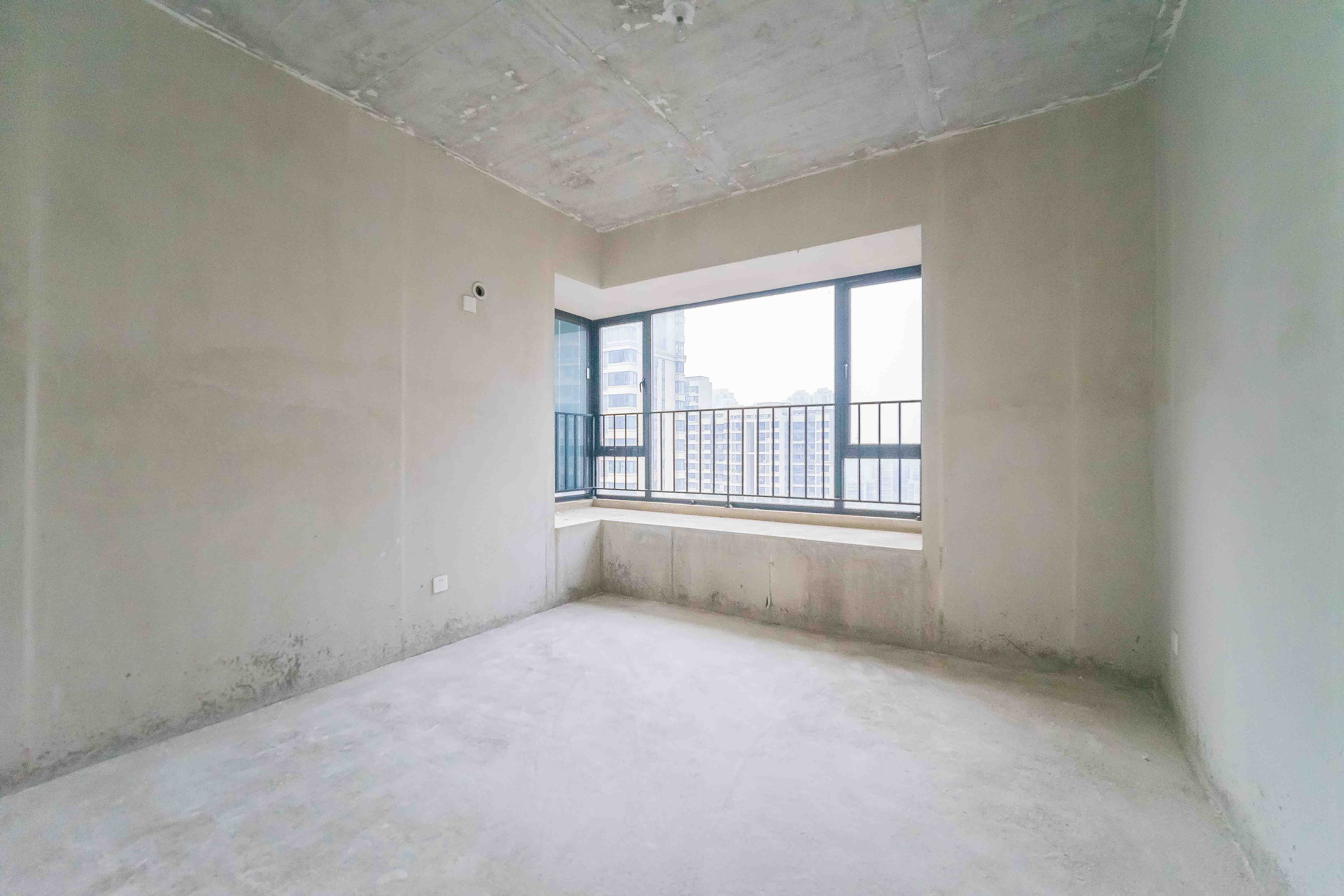 长房东旭国际  5室2厅2卫    240.0万其他