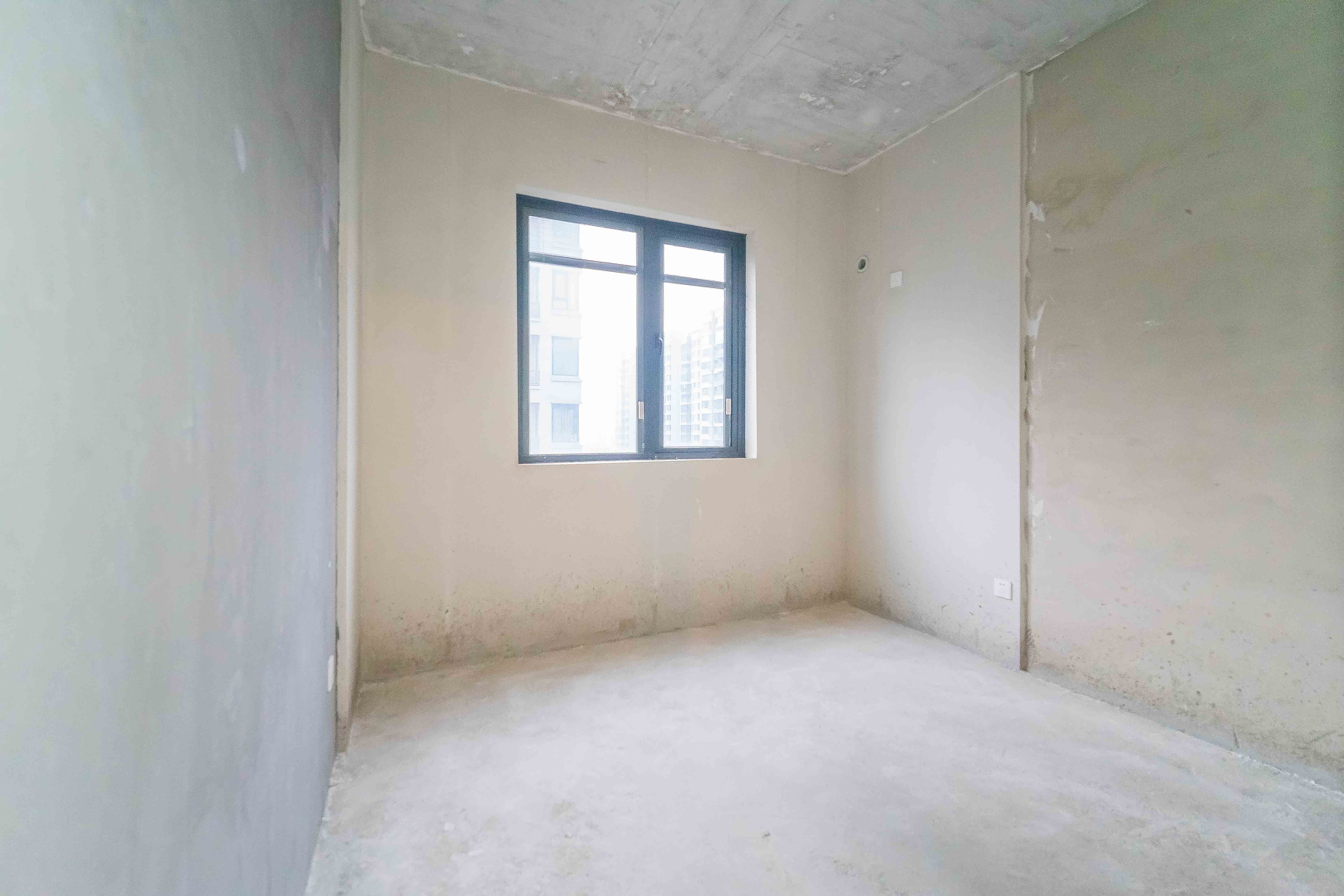 长房东旭国际  5室2厅2卫    240.0万其他