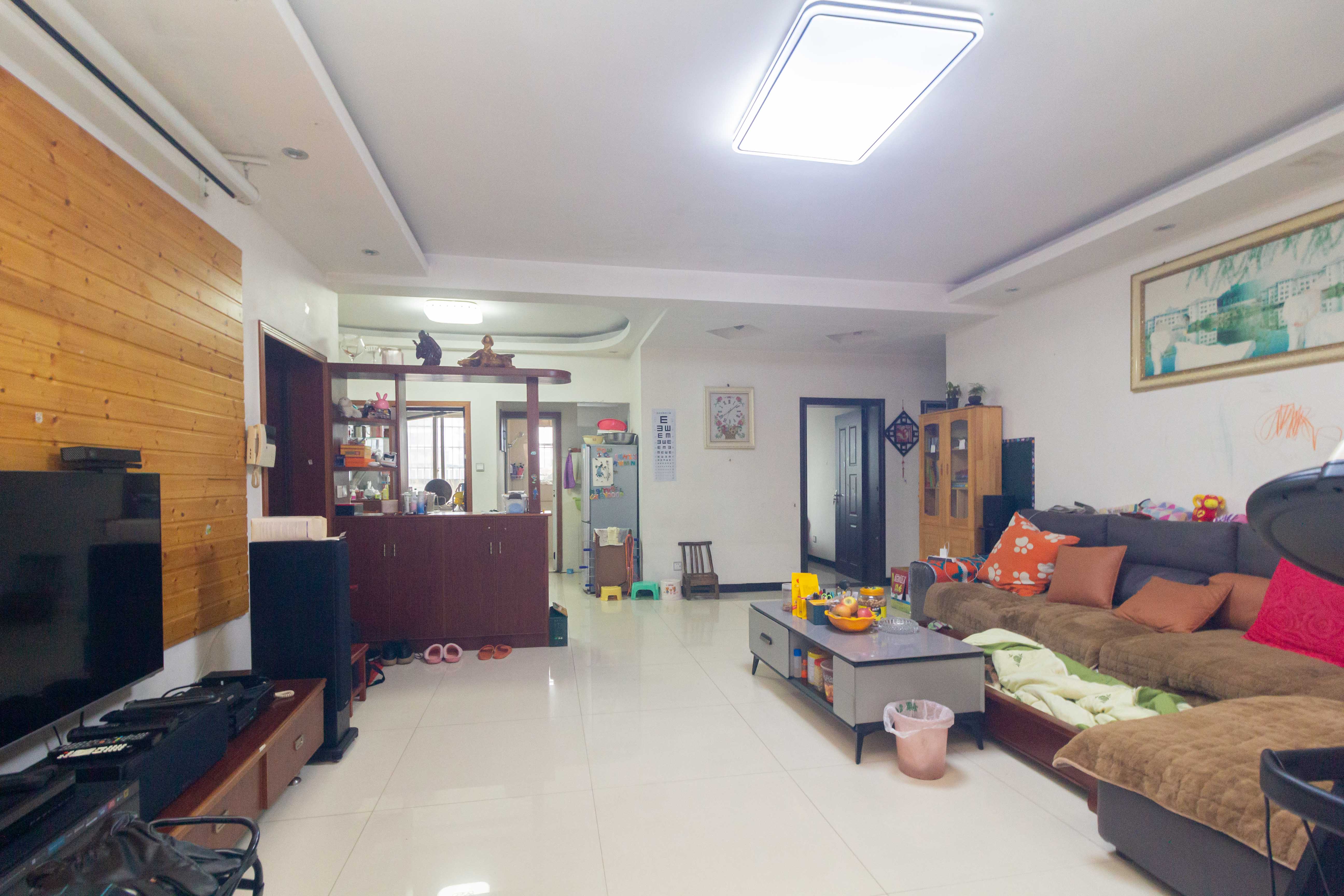 紫东苑(星沙) 3室2厅2卫 45.0万 紫东苑(星沙) 3室2厅2卫 45.0万客厅