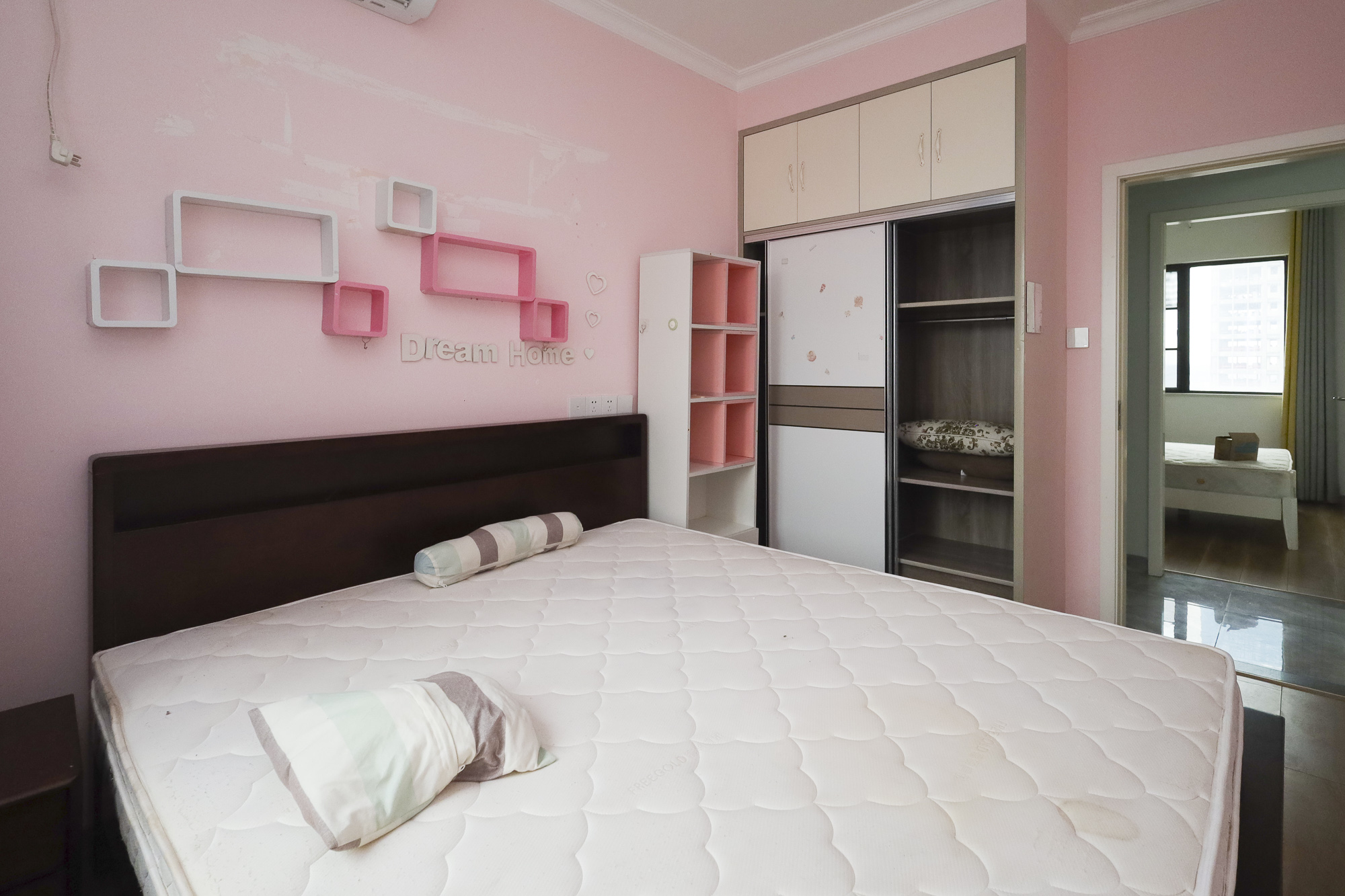 美来美城市广场 4室2厅2卫 95.0万 美来美城市广场 4室2厅2卫 95.0万卧室