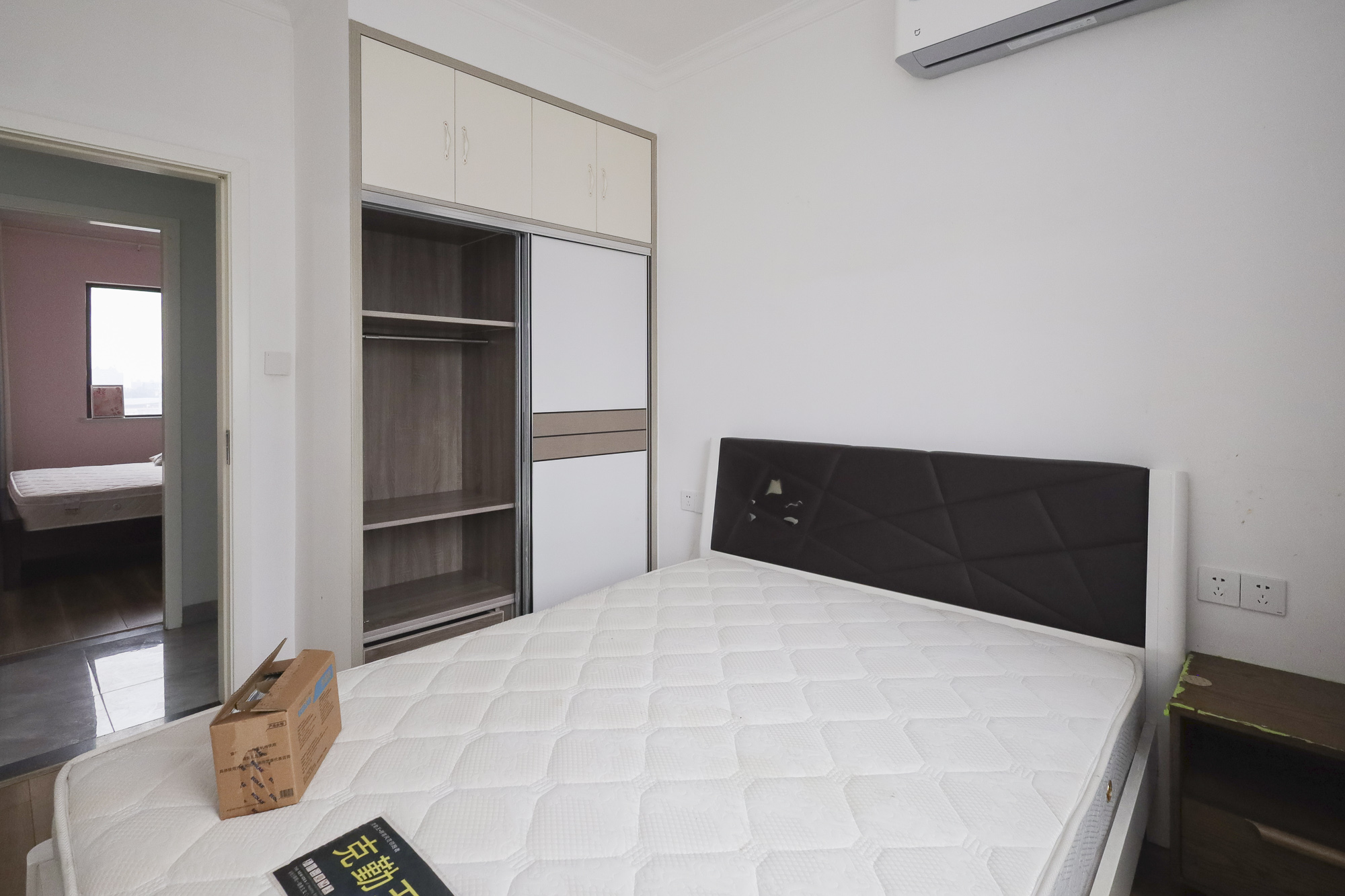 美来美城市广场 4室2厅2卫 95.0万 美来美城市广场 4室2厅2卫 95.0万卧室