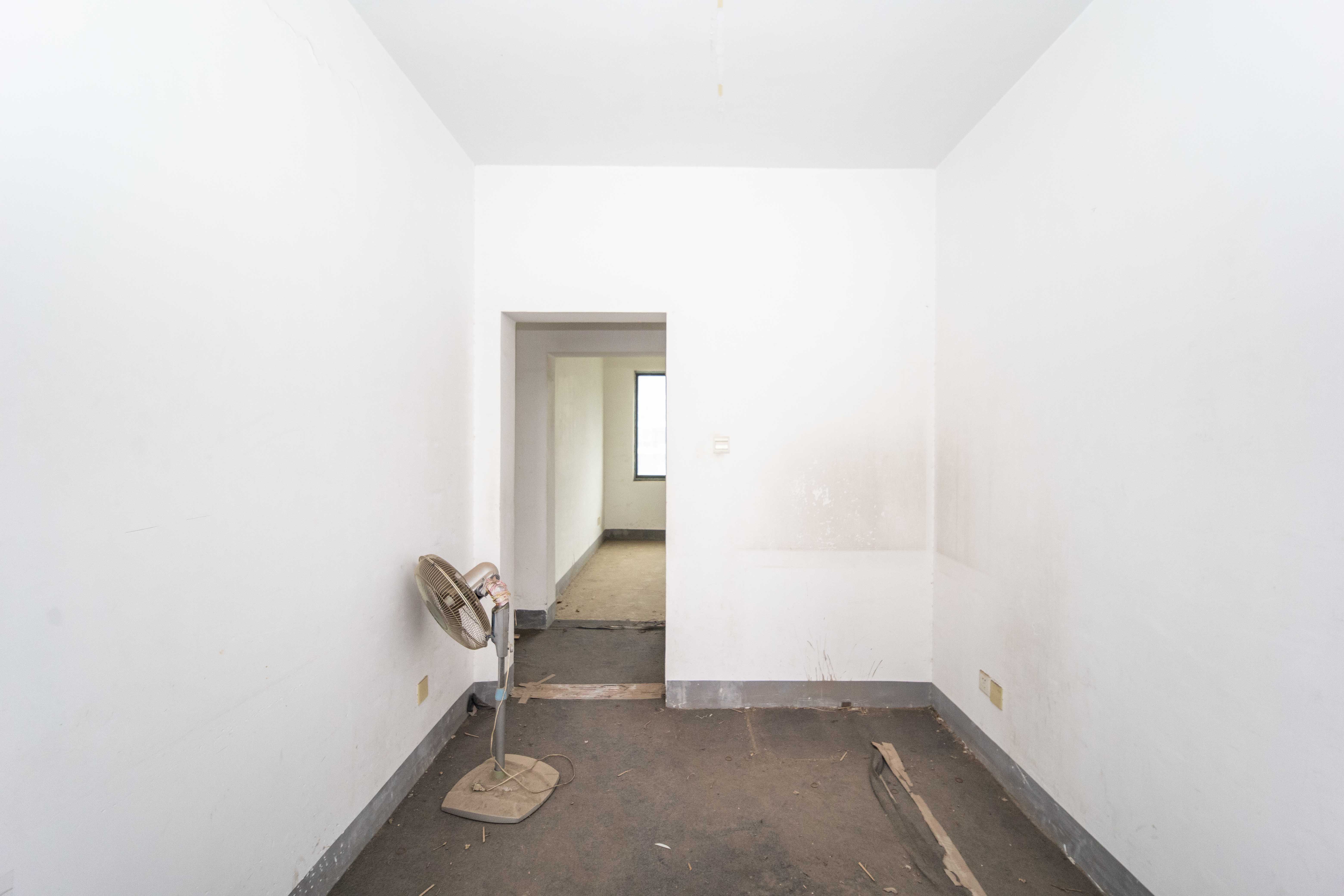 仁和香堤雅境  4室2厅2卫    120.0万 仁和香堤雅境  4室2厅2卫    120.0万卧室