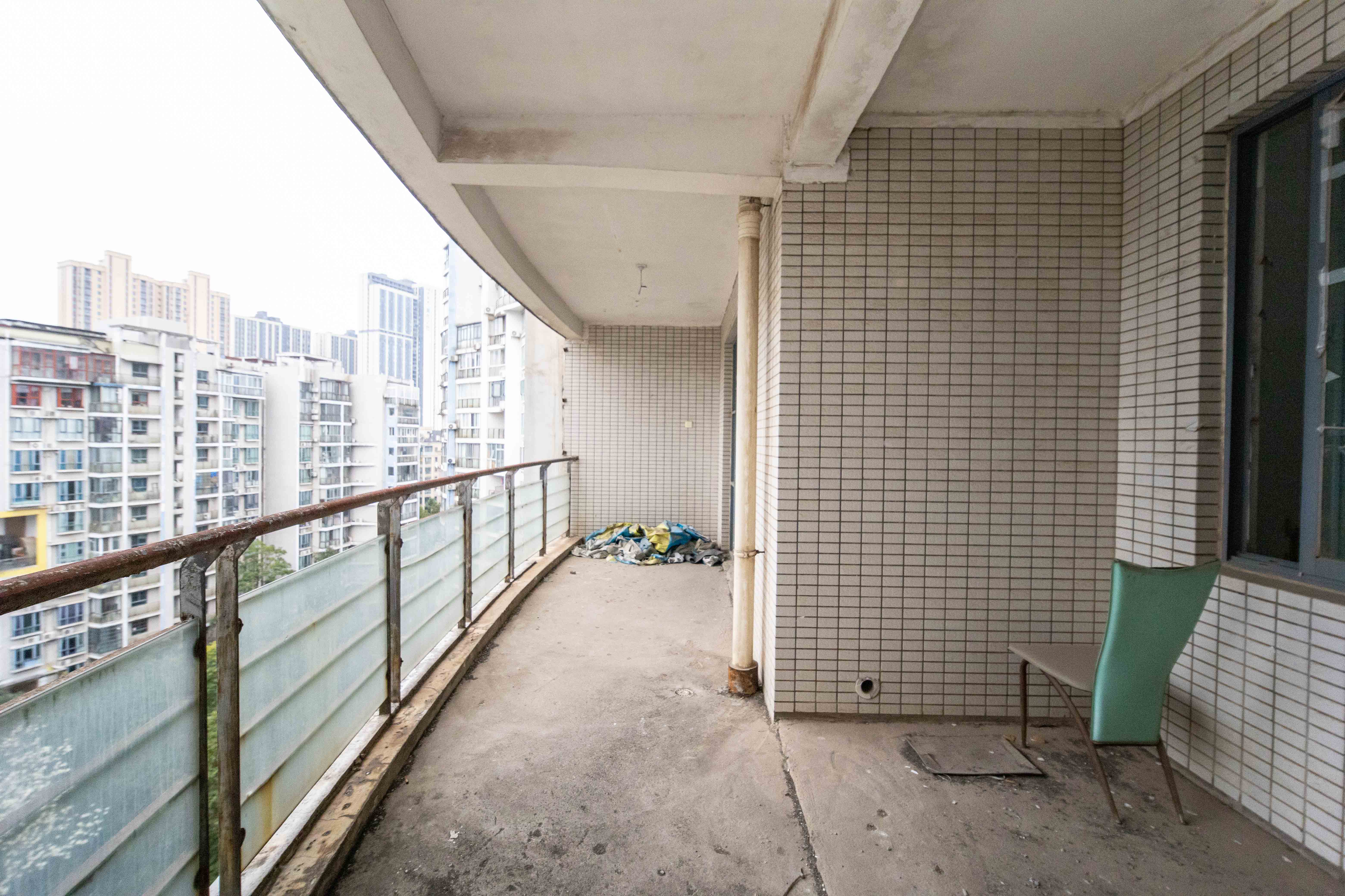 仁和香堤雅境  4室2厅2卫    120.0万 仁和香堤雅境  4室2厅2卫    120.0万阳台