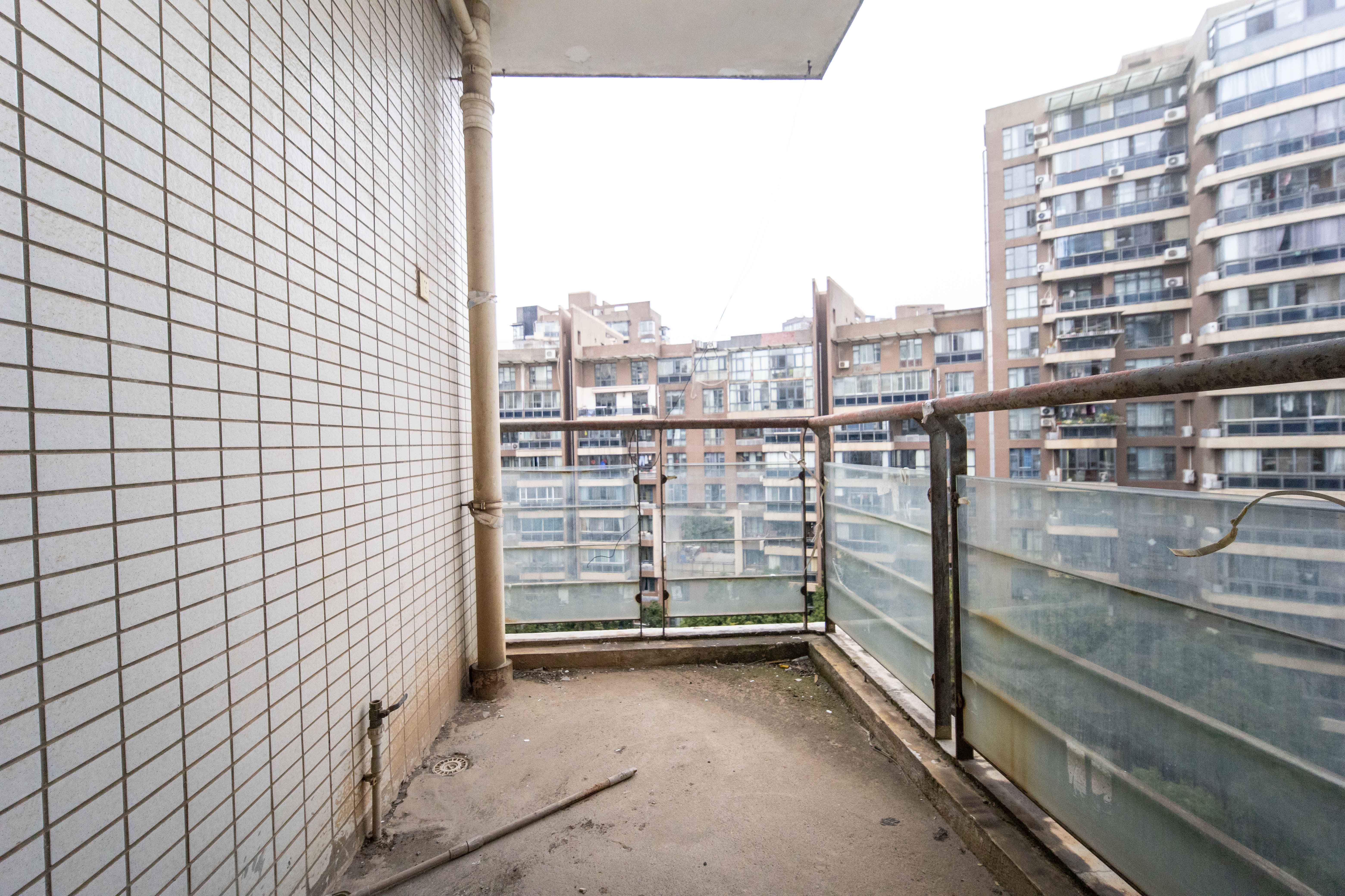 仁和香堤雅境  4室2厅2卫    120.0万 仁和香堤雅境  4室2厅2卫    120.0万阳台