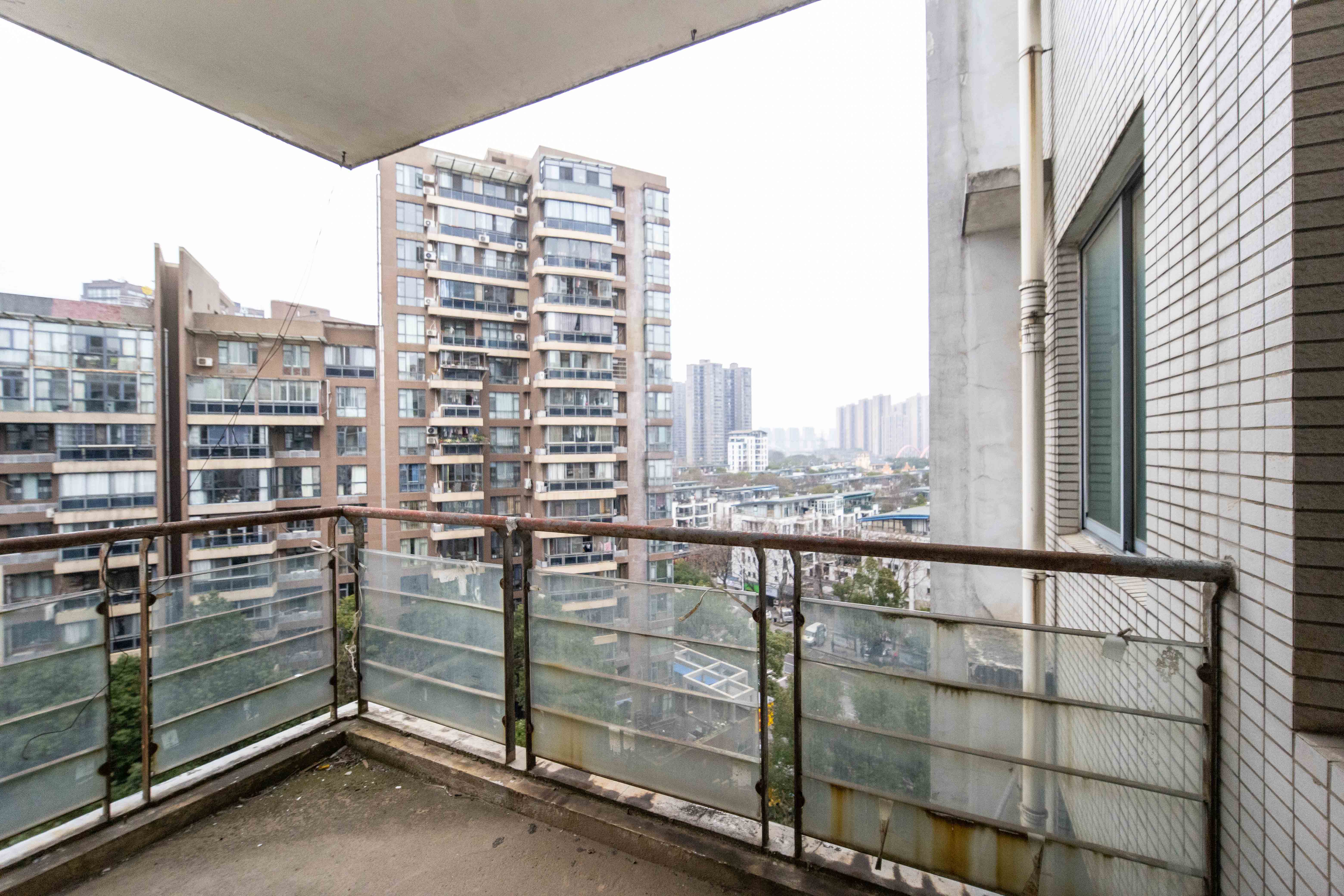 仁和香堤雅境  4室2厅2卫    120.0万 仁和香堤雅境  4室2厅2卫    120.0万阳台