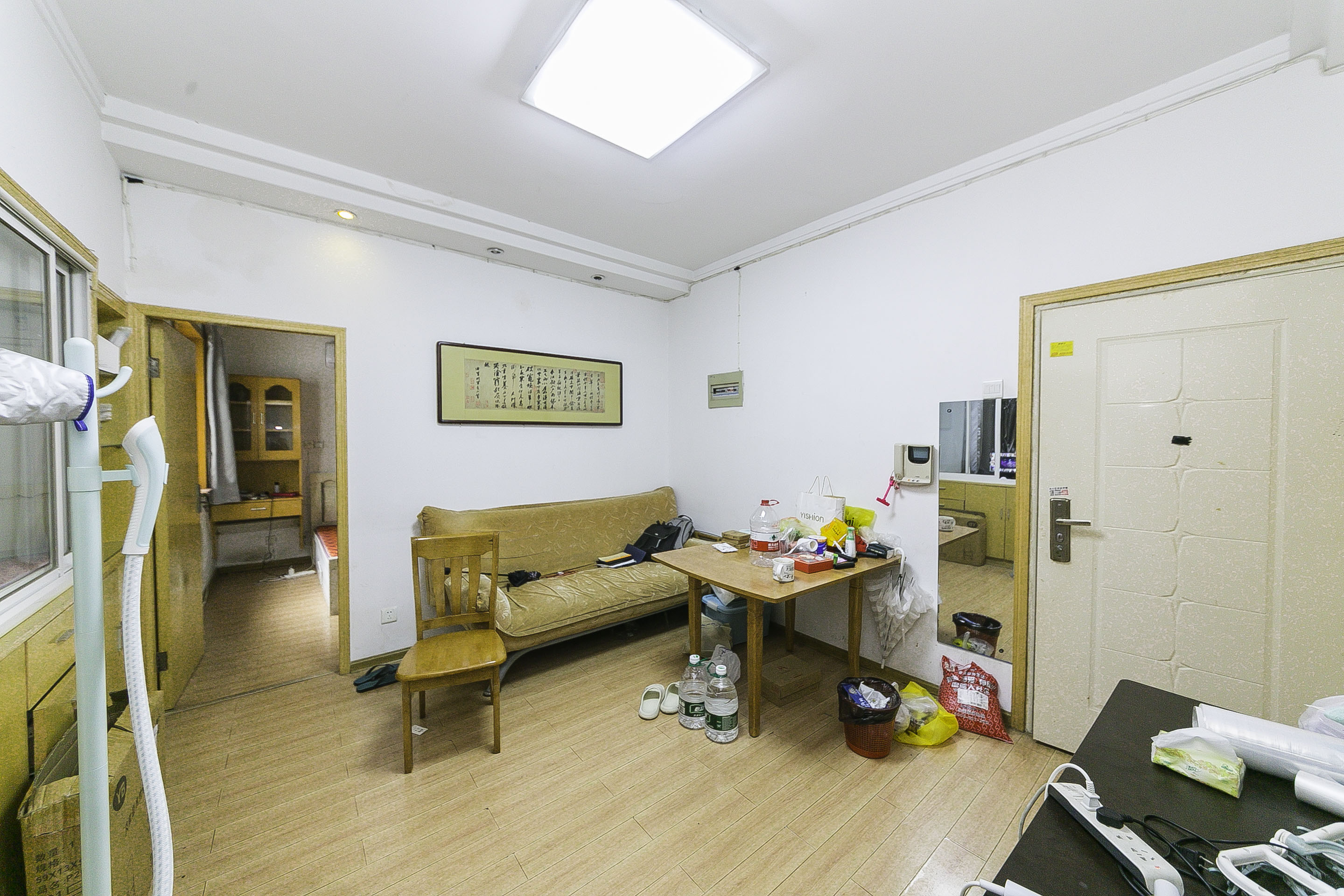 满庭芳小区  2室1厅1卫   58.00万客厅