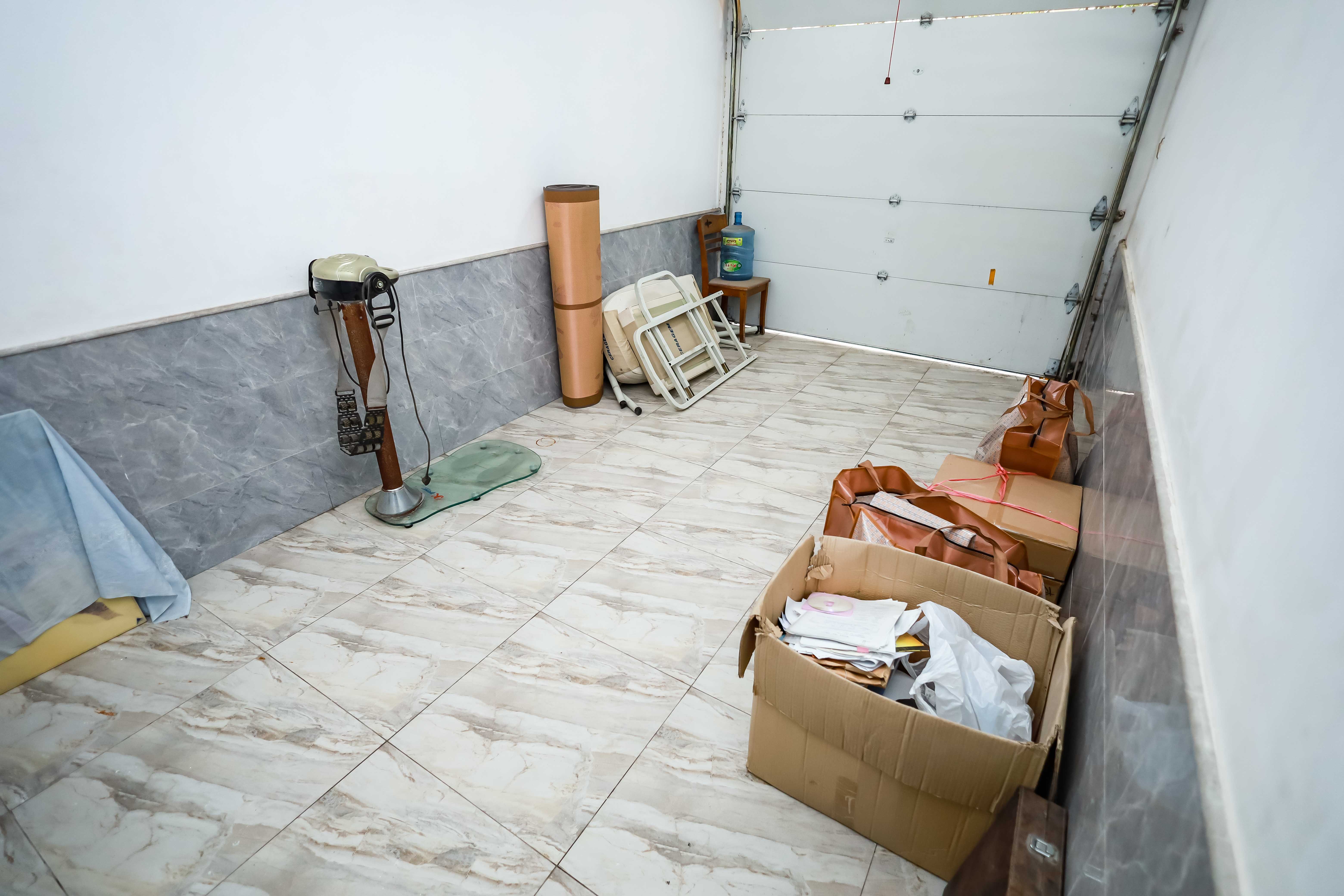 静园山庄  4室3厅3卫   180.00万其他