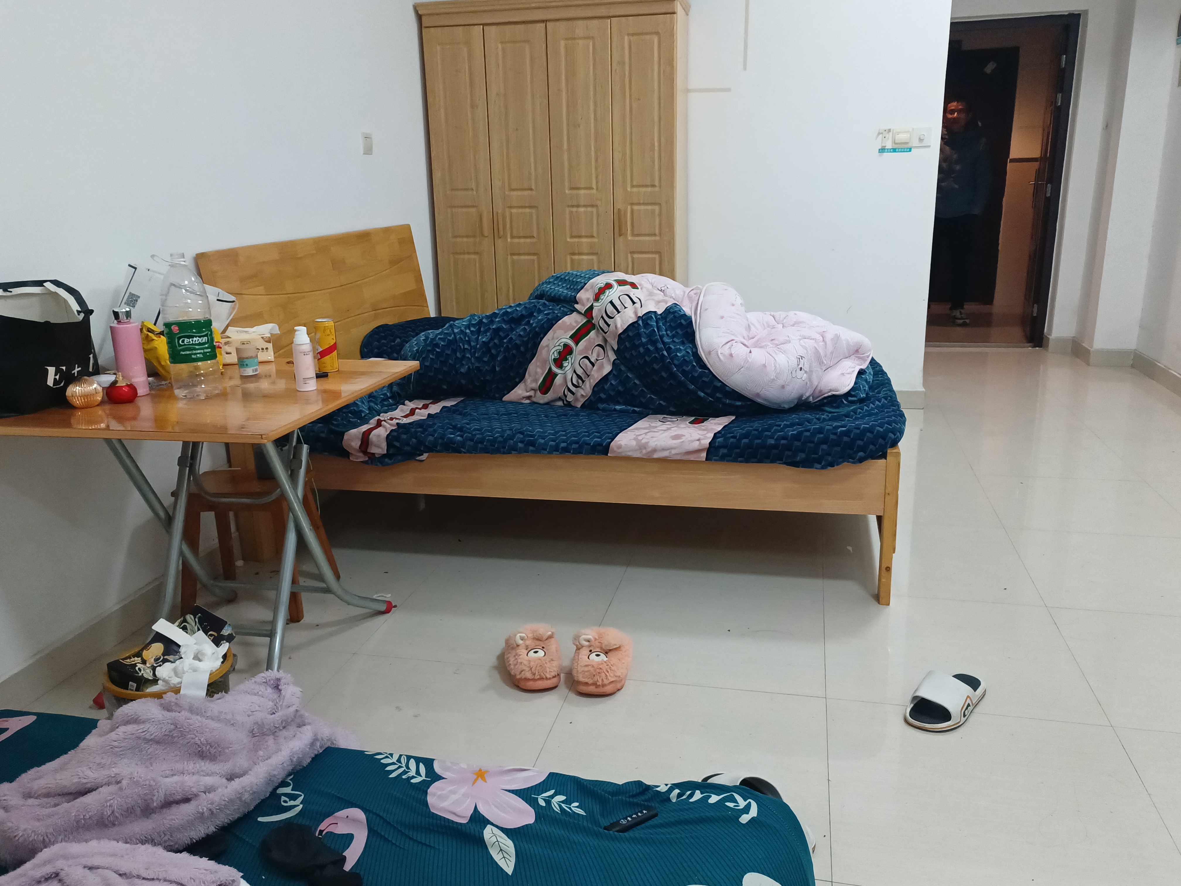 蓝筹公寓1栋 1室1厅1卫 15.8万 蓝筹公寓1栋 1室1厅1卫 15.8万室内图