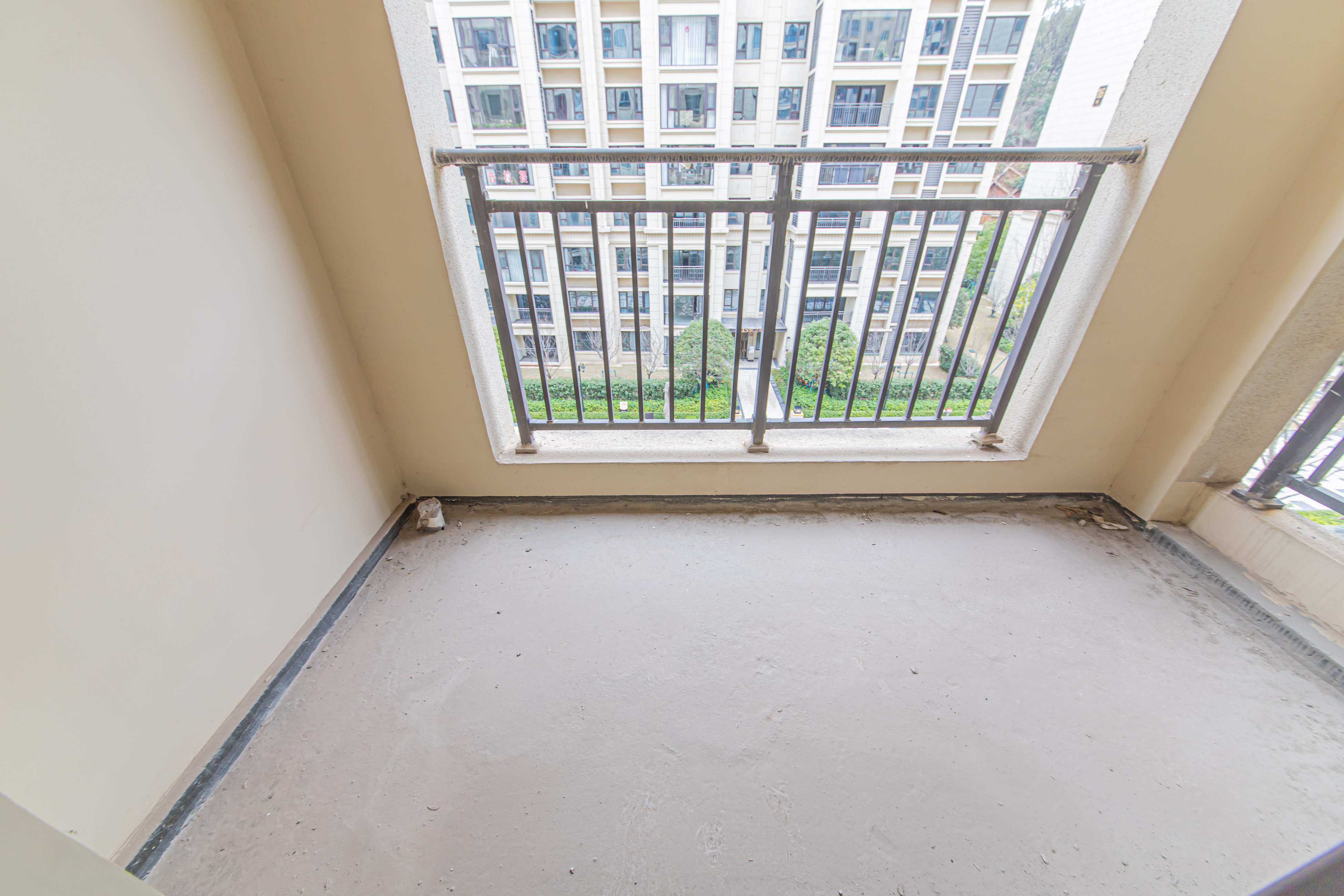 长沙美的梧桐庄园  5室2厅3卫    240.0万阳台