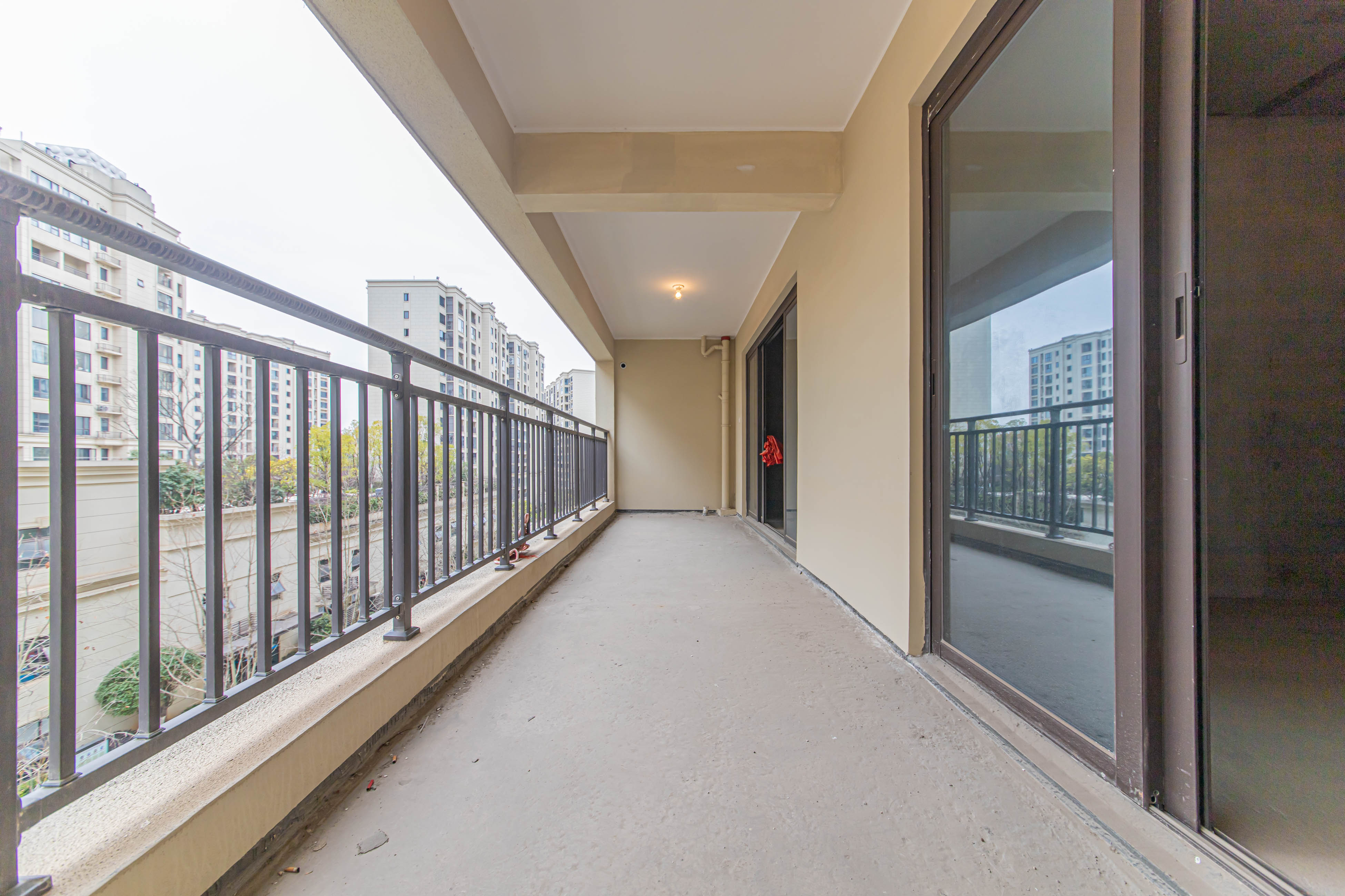 长沙美的梧桐庄园  5室2厅3卫    240.0万阳台