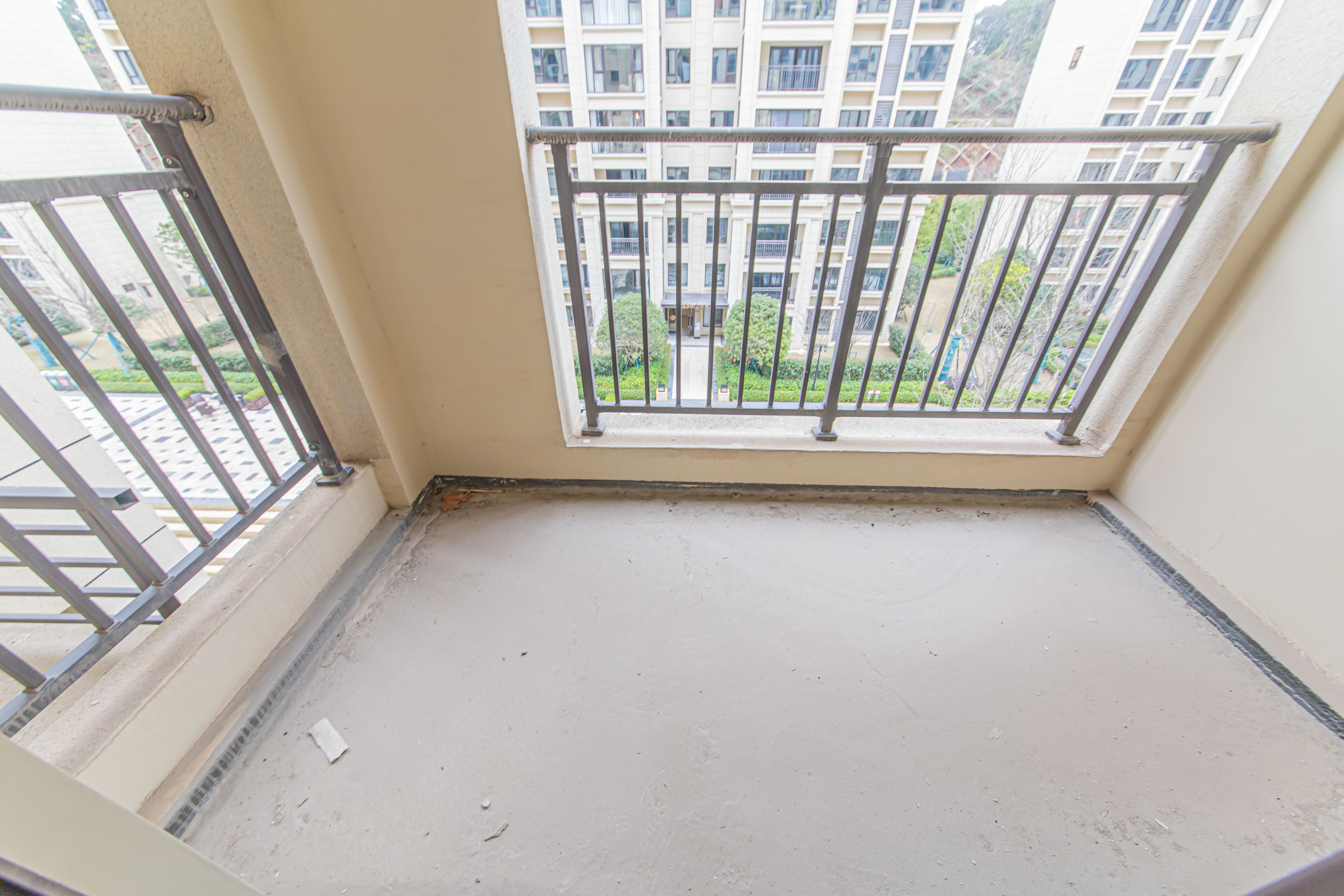 长沙美的梧桐庄园  5室2厅3卫    240.0万阳台