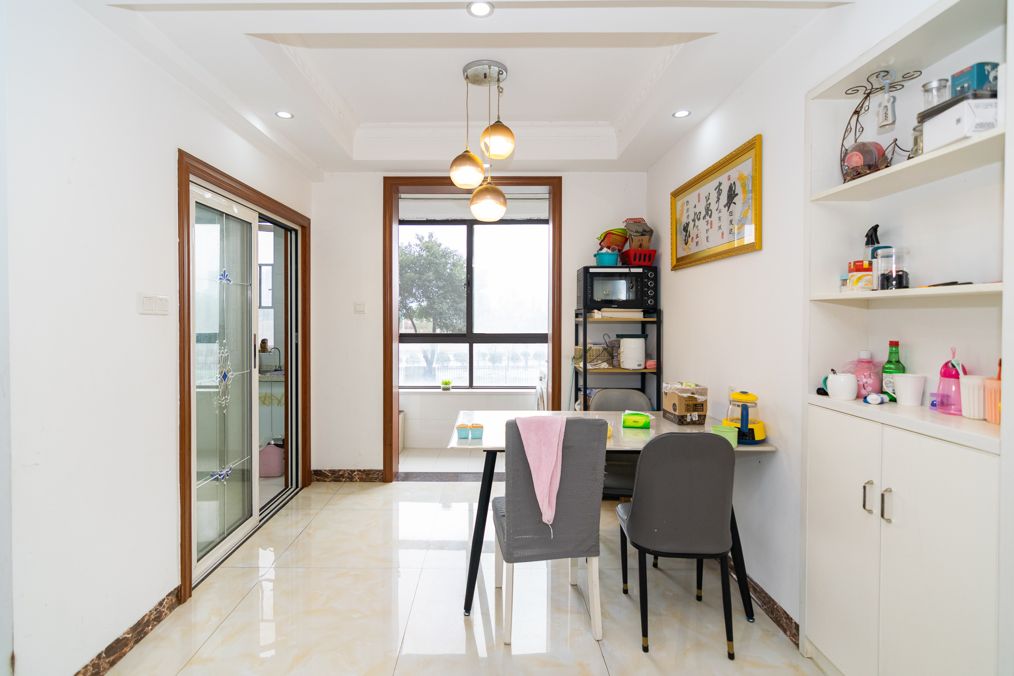 金地三千府(金地湖山樾、金地自在城) 3室2厅1卫 70.0万 金地三千府(金地湖山樾、金地自在城) 3室2厅1卫 70.0万客厅