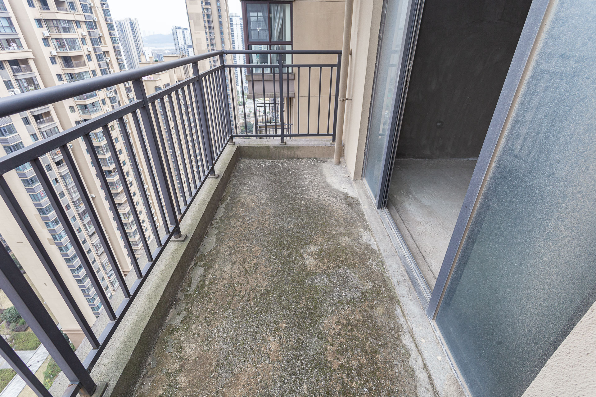 勤诚达境界城 4室2厅2卫 110.0万 勤诚达境界城 4室2厅2卫 110.0万阳台